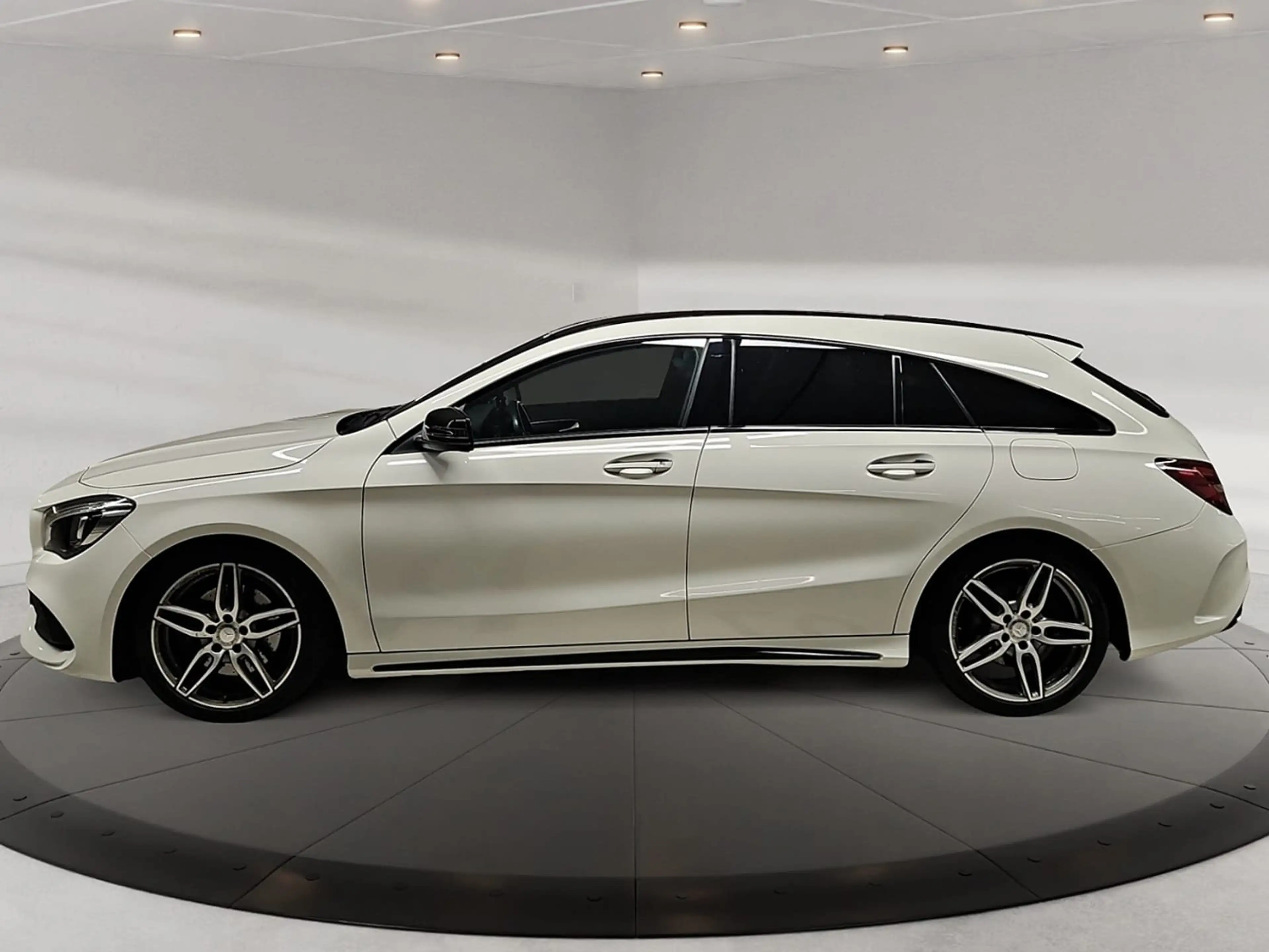 Mercedes-Benz CLA 220 4MATIC * AMG-EXKLUSIV * 2. BESITZ * KAMERA * AHK * — photo 2