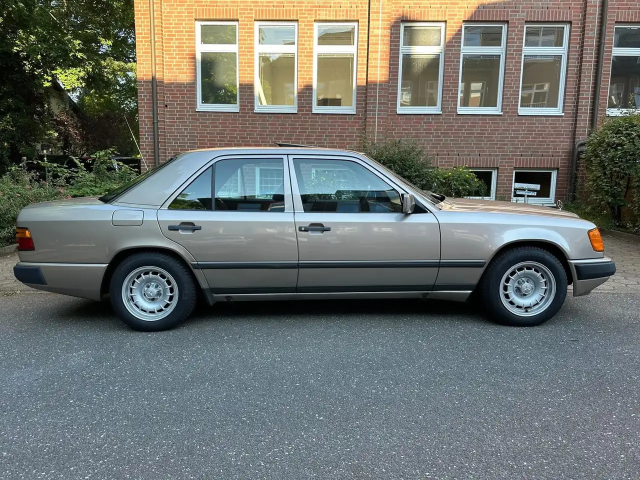 Mercedes-Benz 260