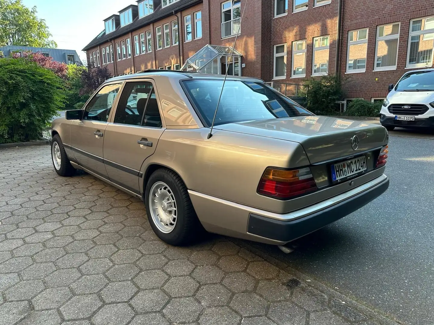 Mercedes-Benz 260 260 E Automatik H-Kennzeichen Oro - 2