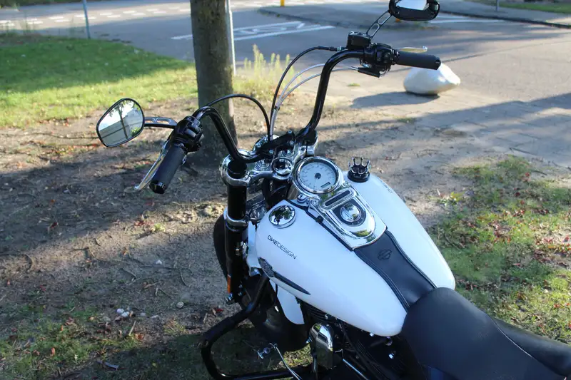 Harley-Davidson Dyna Fat Bob - foto 5