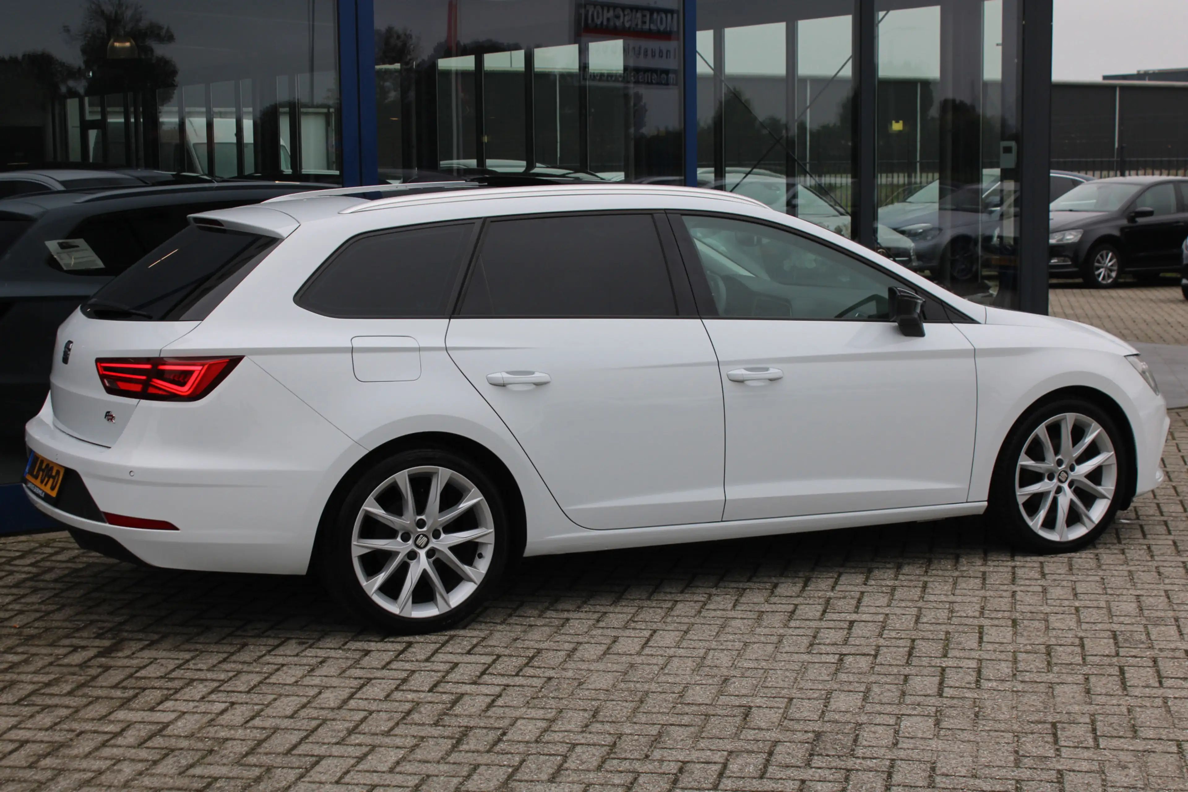 SEAT Leon ST 1.5 TSI FR Business Intense PANORAMADAK ACC — photo 8