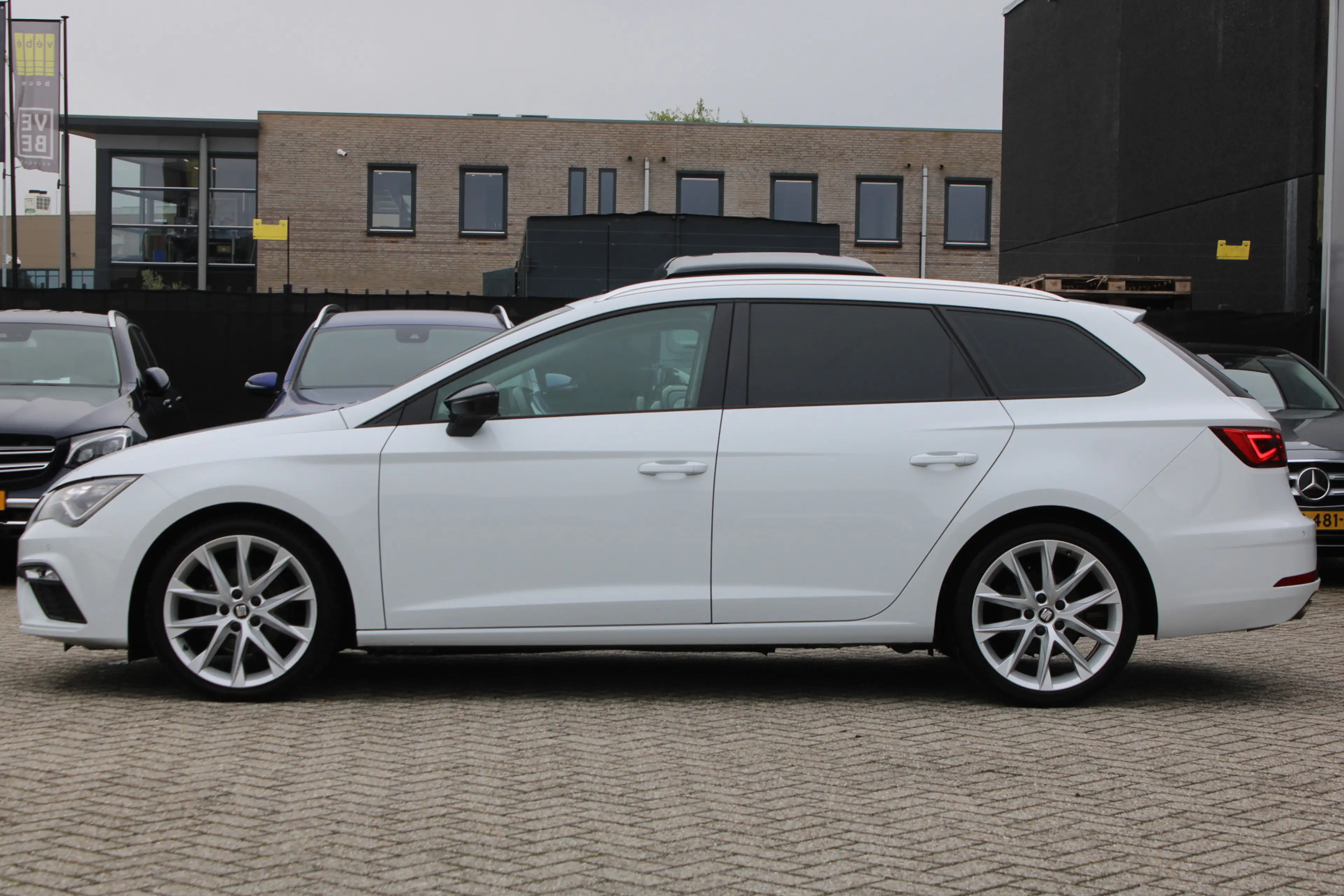 SEAT Leon ST 1.5 TSI FR Business Intense PANORAMADAK ACC — photo 6
