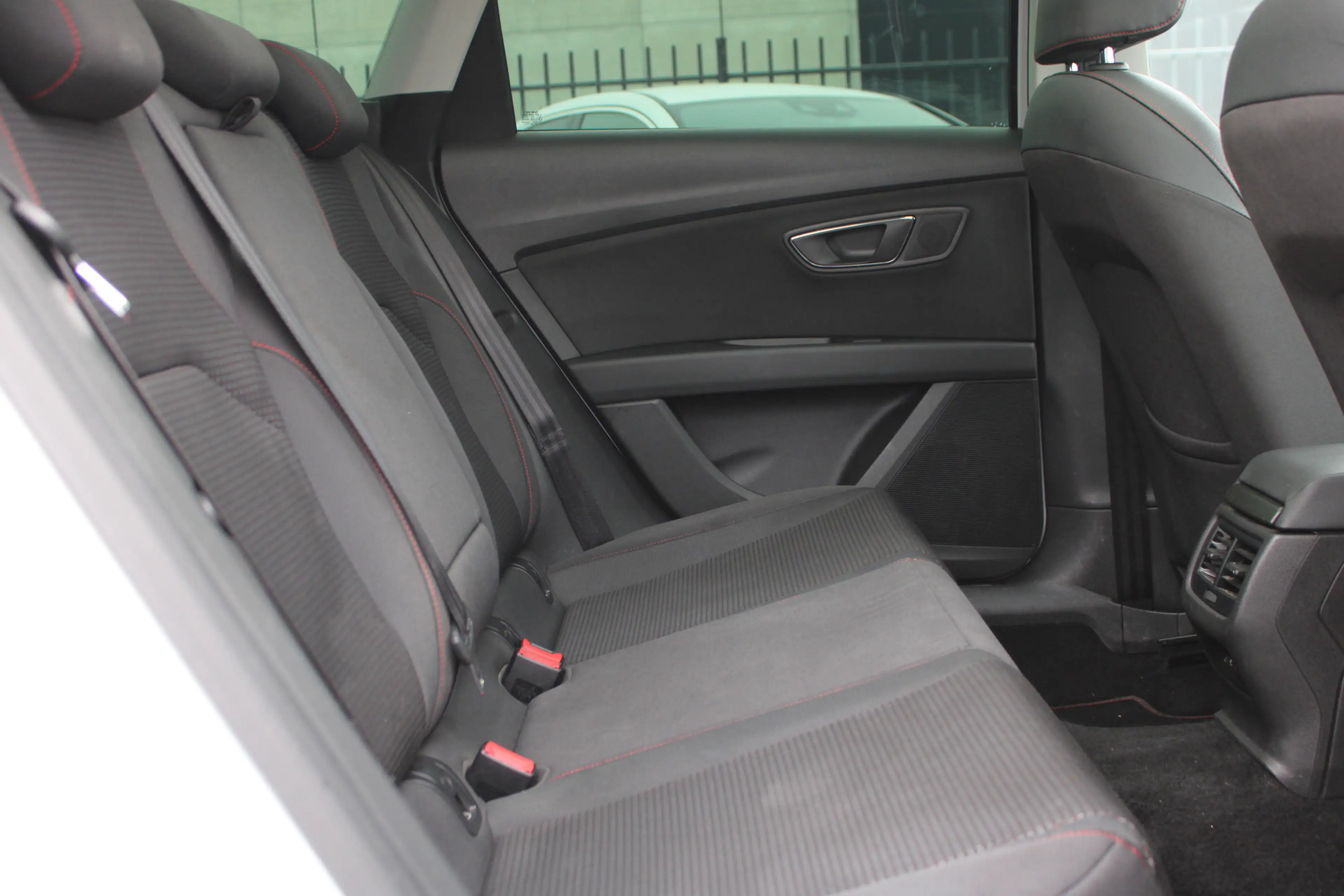 SEAT Leon ST 1.5 TSI FR Business Intense PANORAMADAK ACC — photo 16