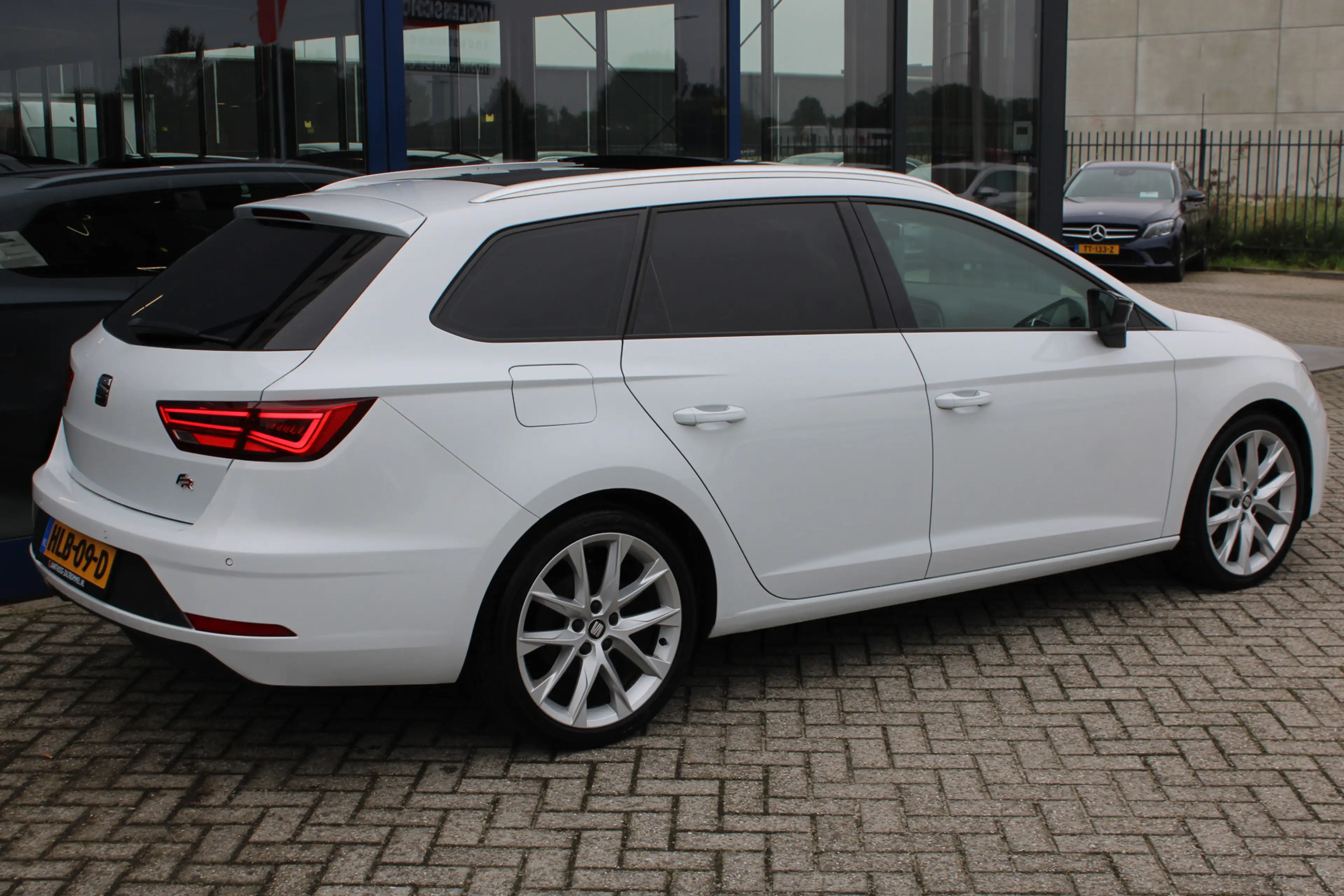 SEAT Leon ST 1.5 TSI FR Business Intense PANORAMADAK ACC — photo 7