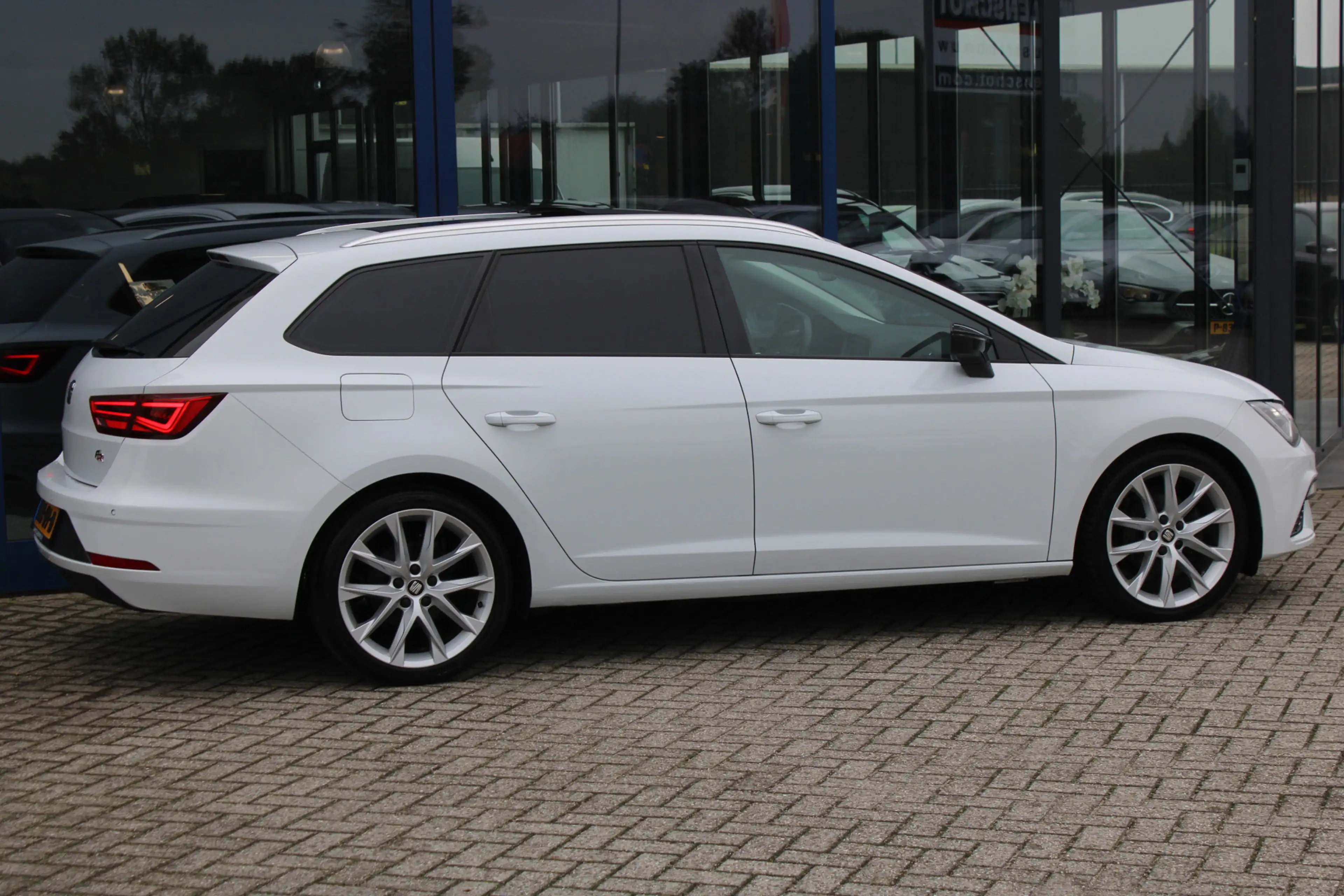 SEAT Leon ST 1.5 TSI FR Business Intense PANORAMADAK ACC — photo 9