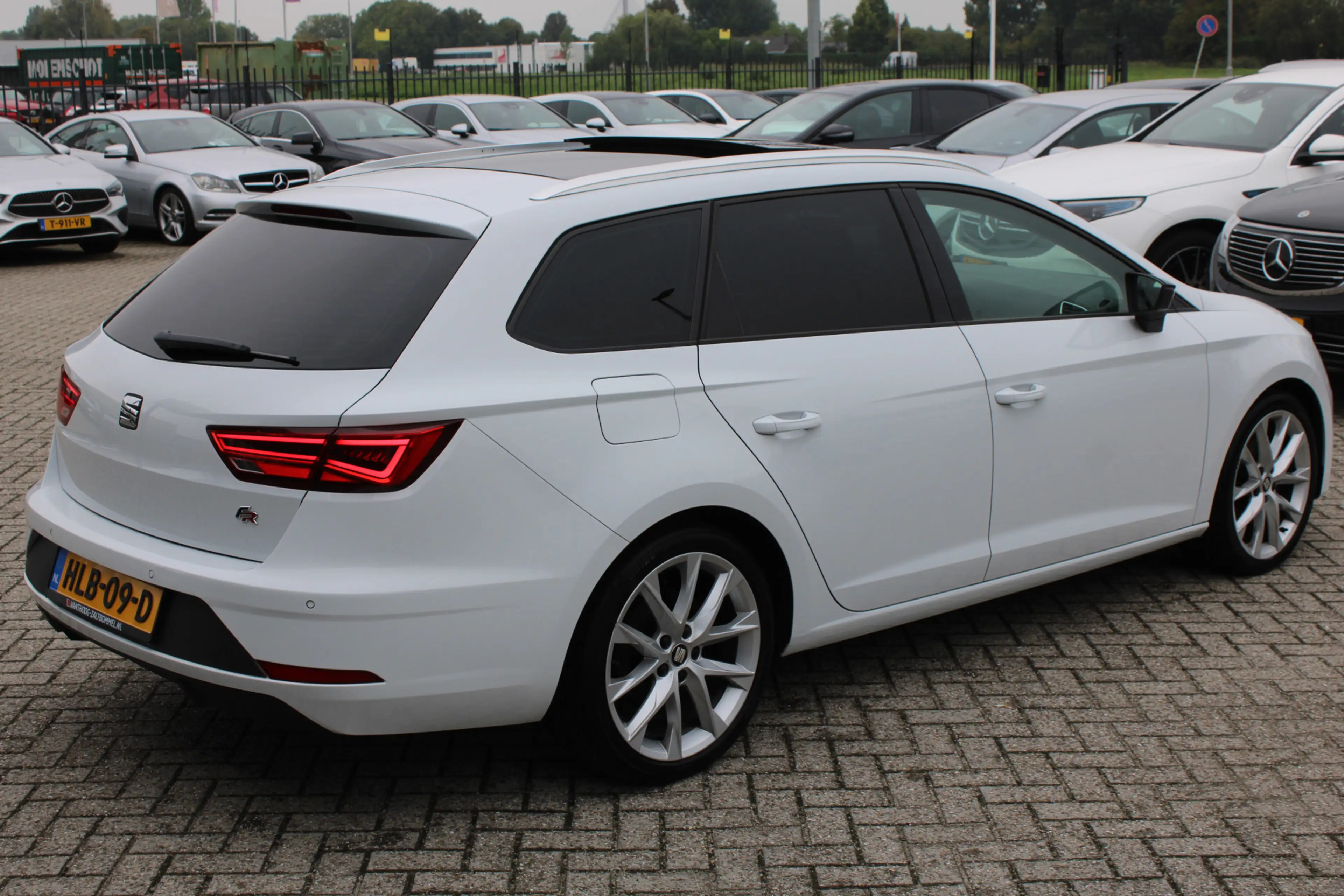 SEAT Leon ST 1.5 TSI FR Business Intense PANORAMADAK ACC — photo 5