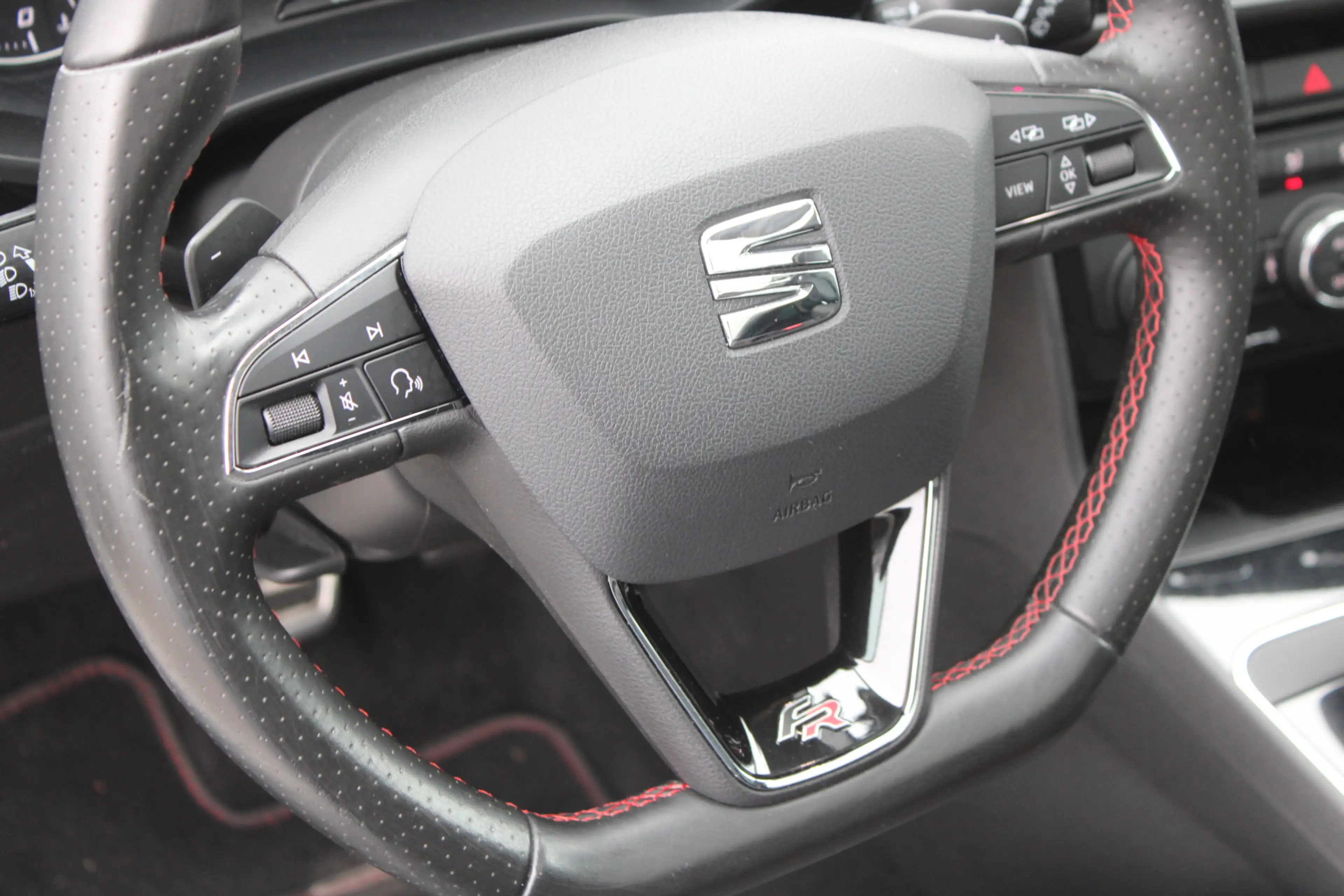 SEAT Leon ST 1.5 TSI FR Business Intense PANORAMADAK ACC — photo 11