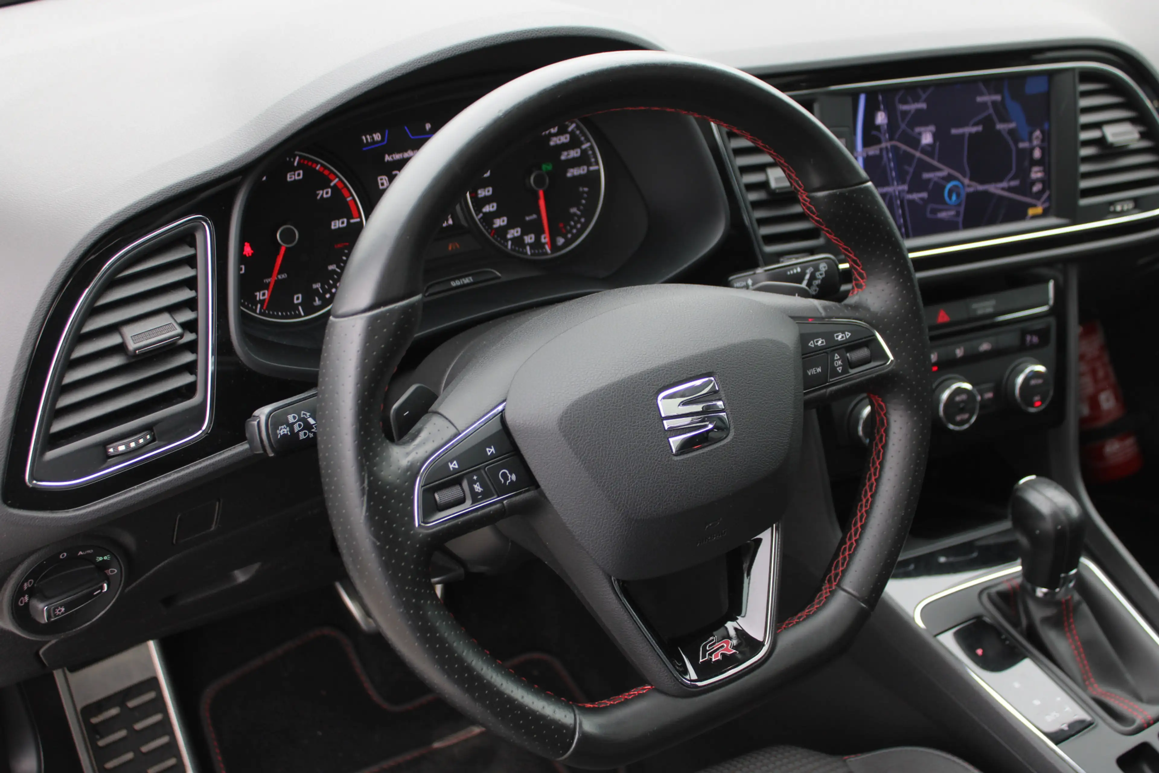 SEAT Leon ST 1.5 TSI FR Business Intense PANORAMADAK ACC — photo 10