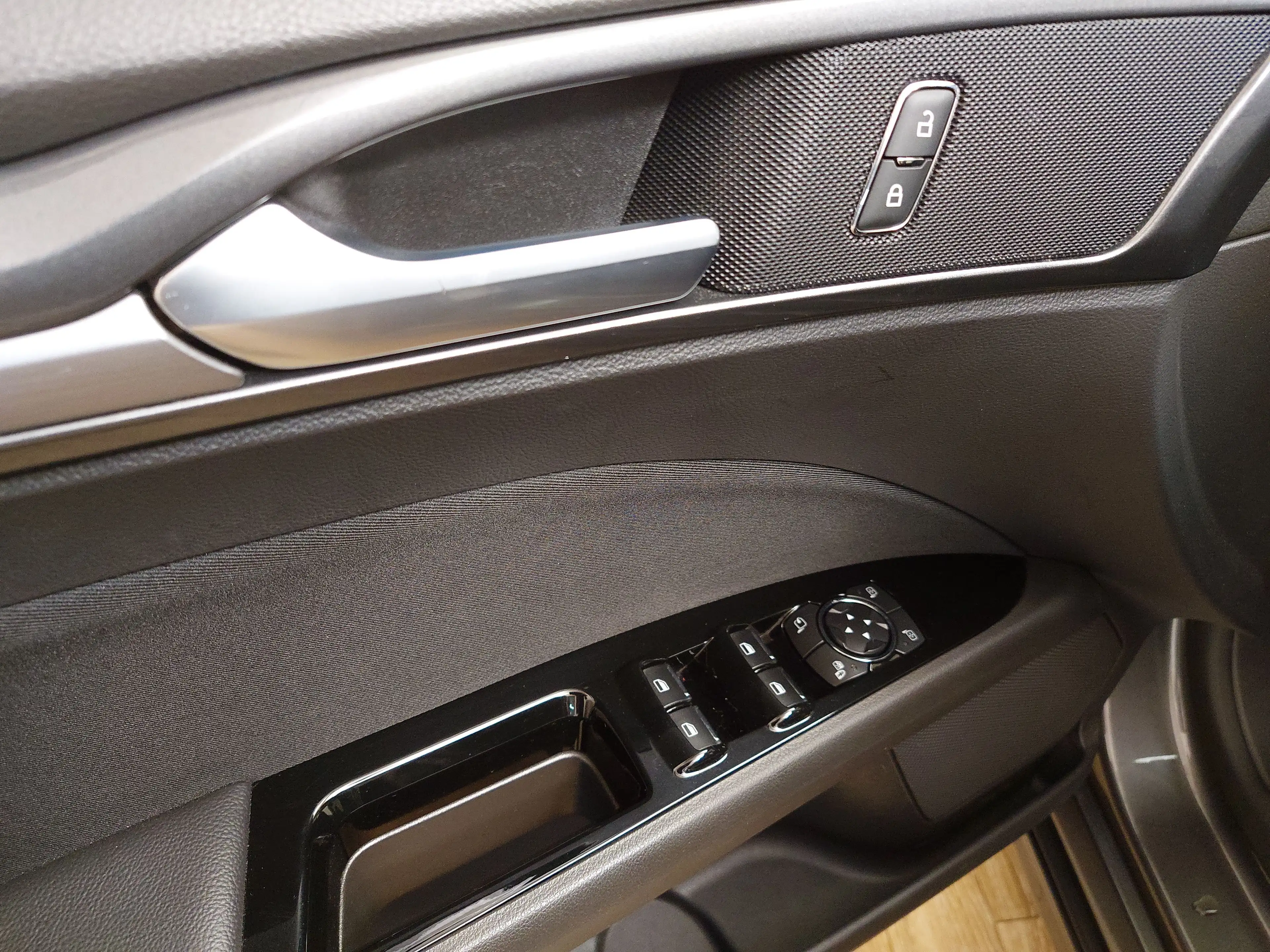 Ford Mondeo Turnier 2.0 EB Titanium Navi RFK 4xShz SPORTSITZE KLIMAAUT RADIO MFL SHZ AHK KAMERA — photo 5