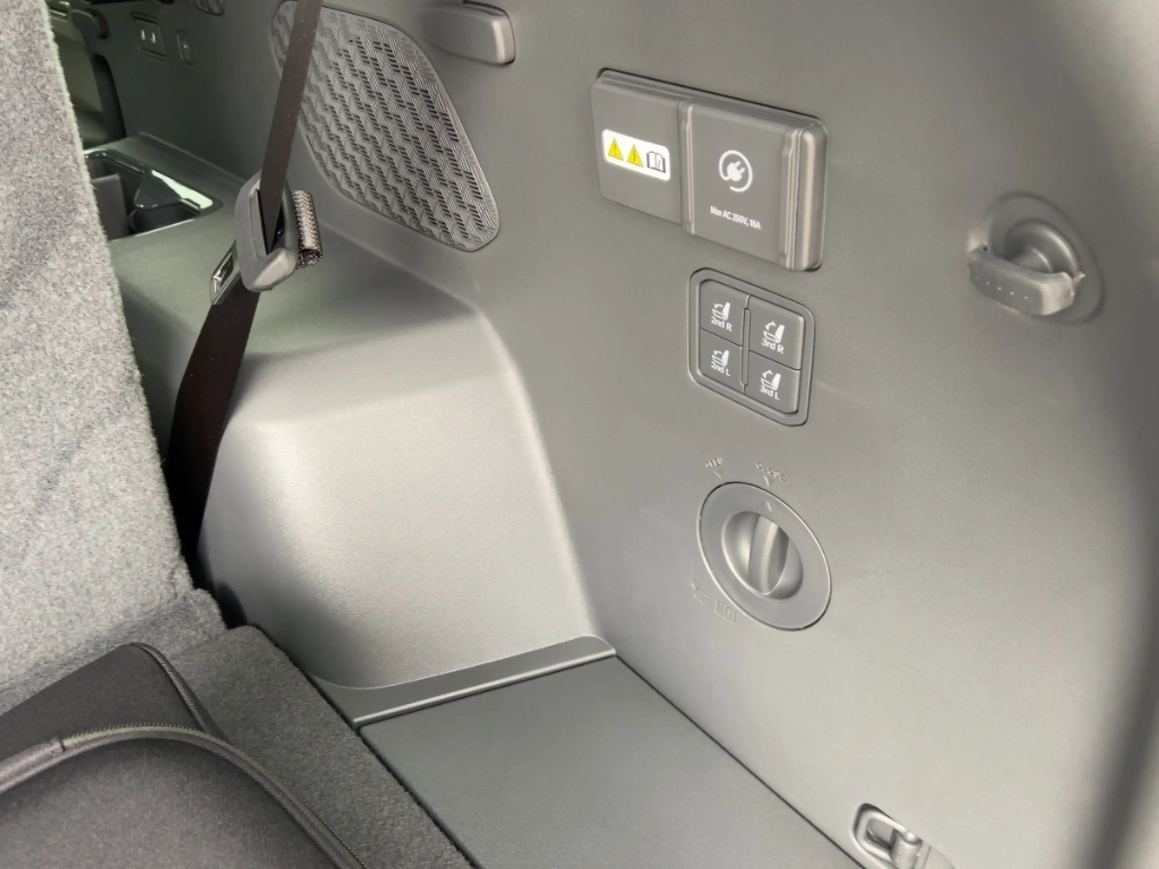 Kia EV9 GT-Line AWD 99,8 kWh Glasdach 7-Sitzer — photo 14