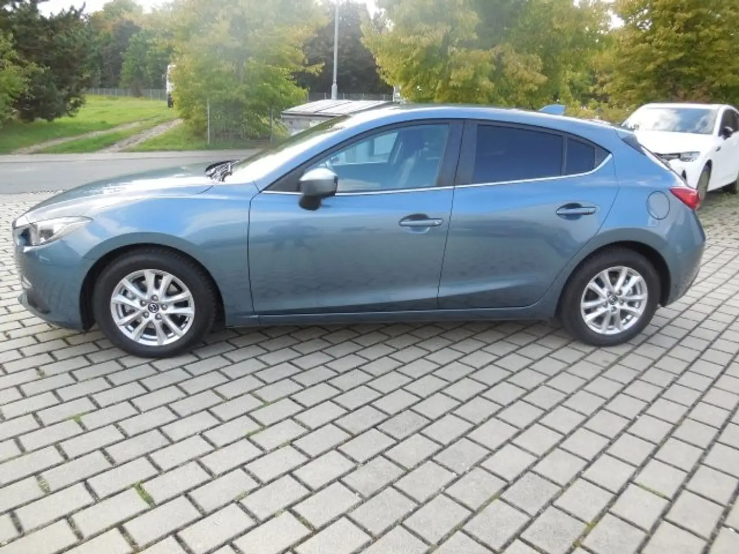Mazda 3 SKYACTIV-G 120 PS Centerline mit TouringPaket, Sit Blau - 1