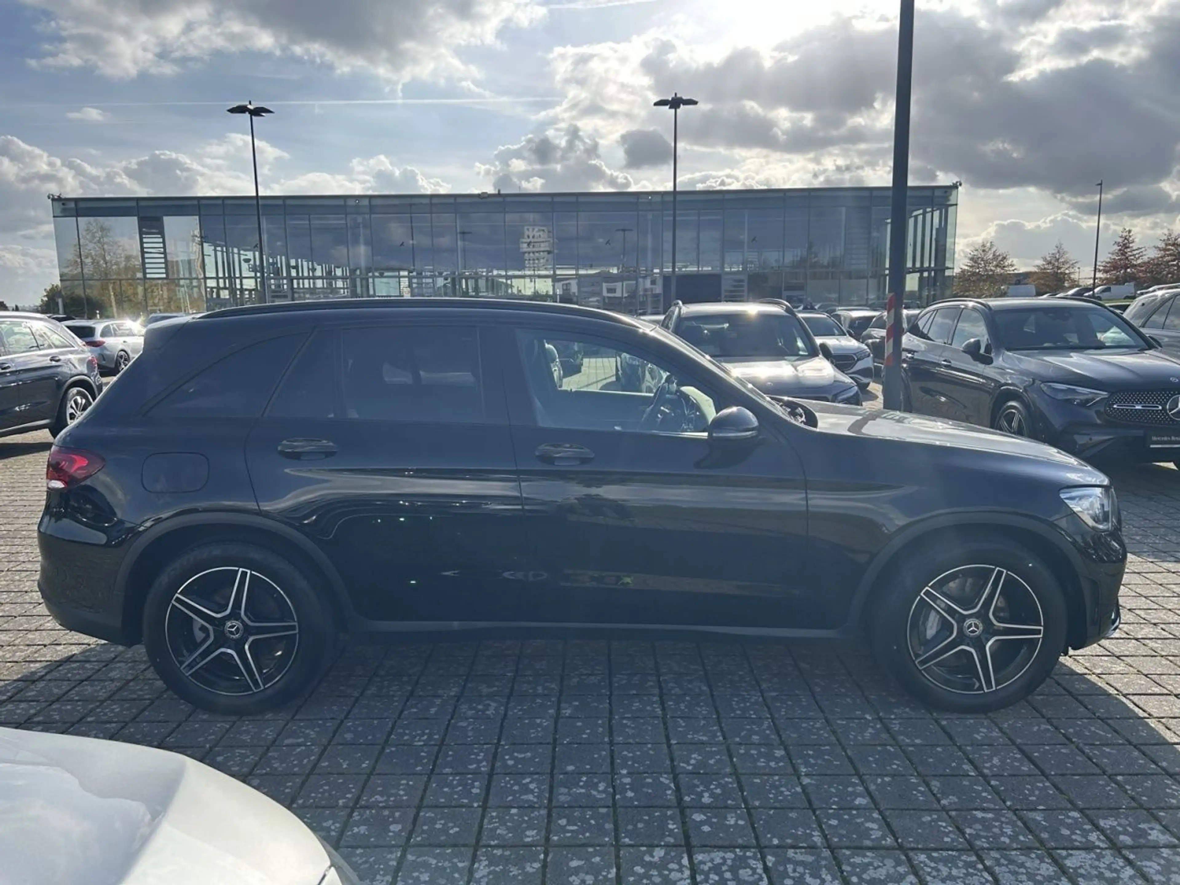 Mercedes-Benz GLC 400 d 4M AMG+BURM+NIGHT+AHK+KAM+LED+Keyl+PDC — photo 5