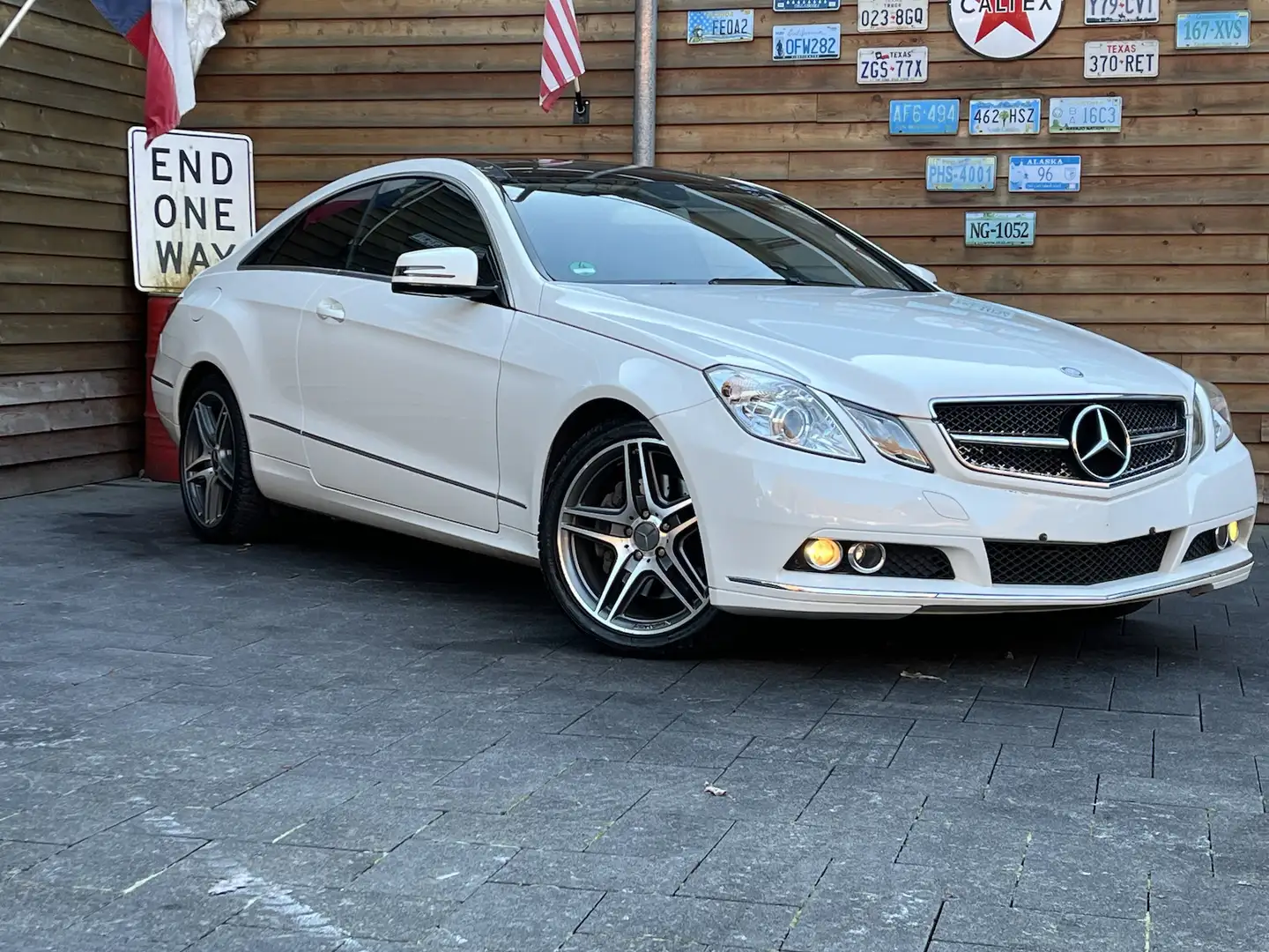 Mercedes-Benz E 350 CGI BE Prime Edition Pano Memory Navi Weiß - 2
