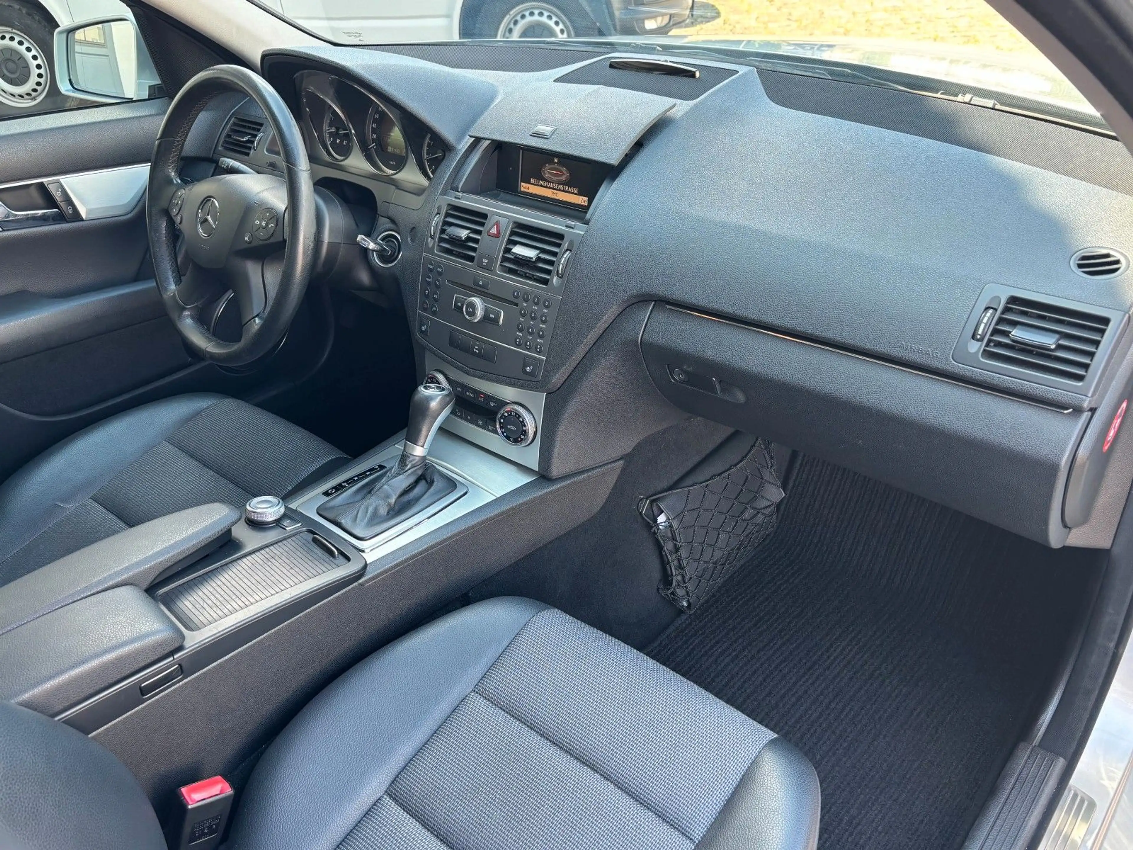 Mercedes-Benz C 250 CGI Lim*Avantgarde*Xenon*Navi*Scheckheft* — photo 14