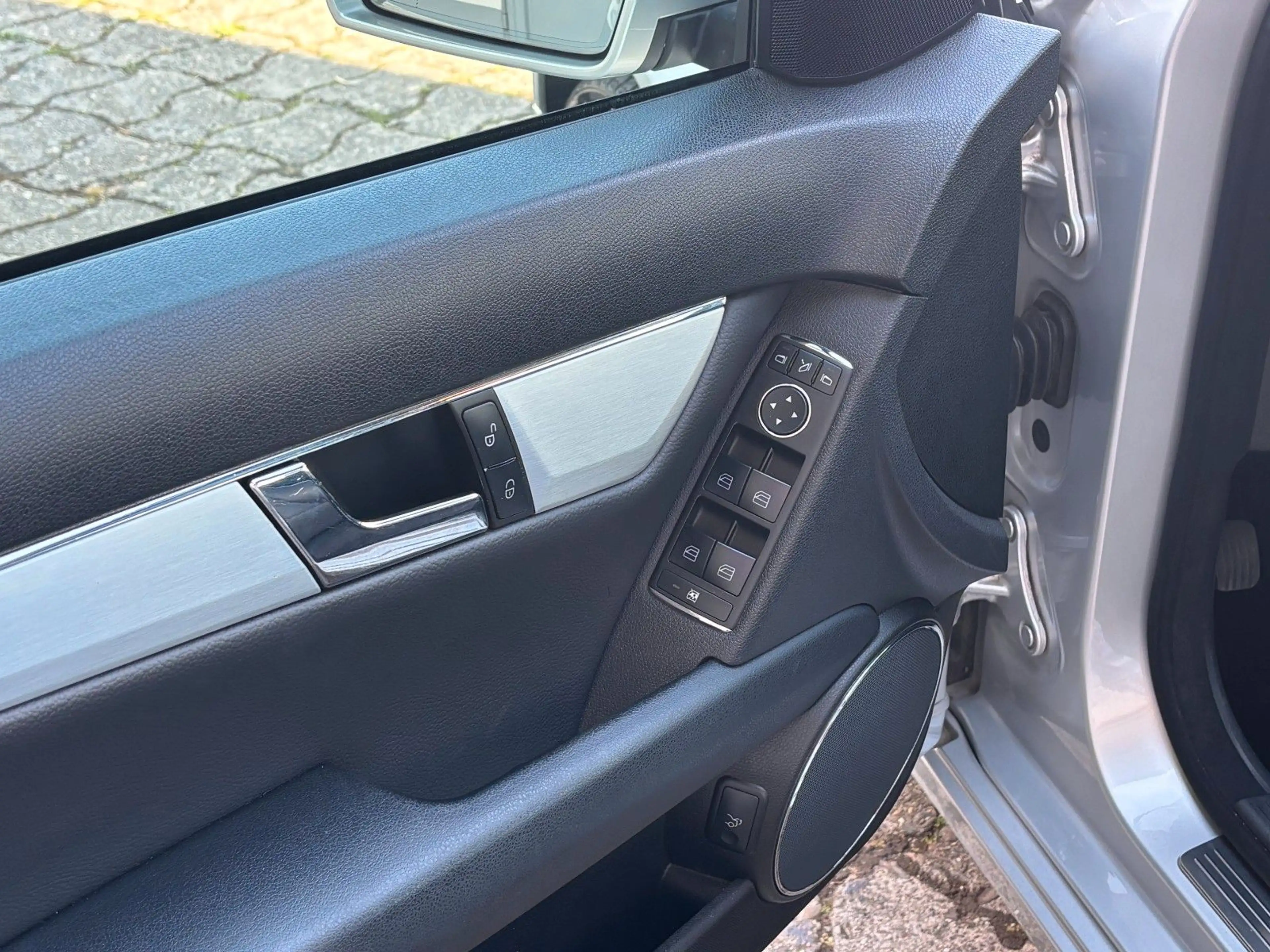 Mercedes-Benz C 250 CGI Lim*Avantgarde*Xenon*Navi*Scheckheft* — photo 15