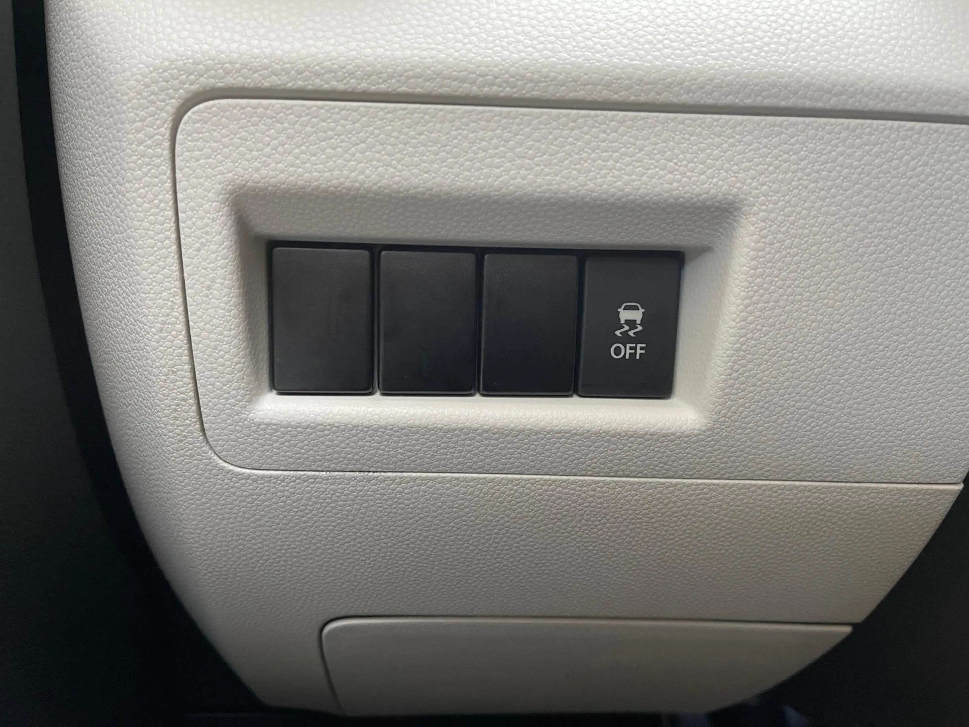 Suzuki Ignis 1.2 Intro Edition+ Allgrip+LED+Alu+Klimaa+ — photo 11