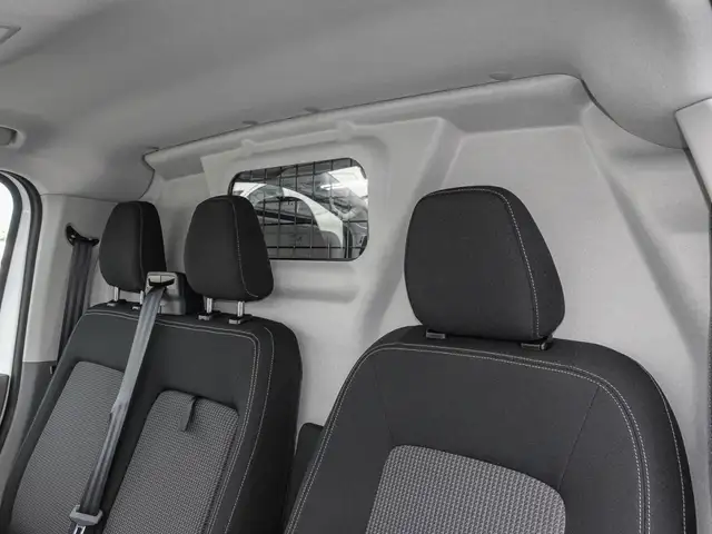 Volkswagen Transporter view 12