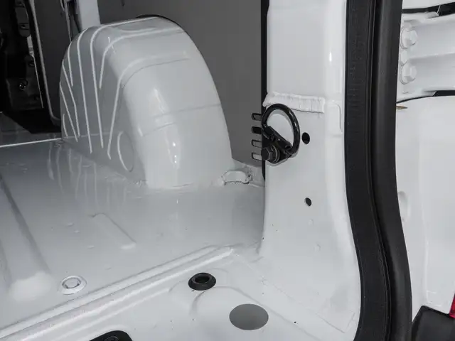 Volkswagen Transporter view 15