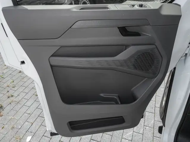 Volkswagen Transporter view 13