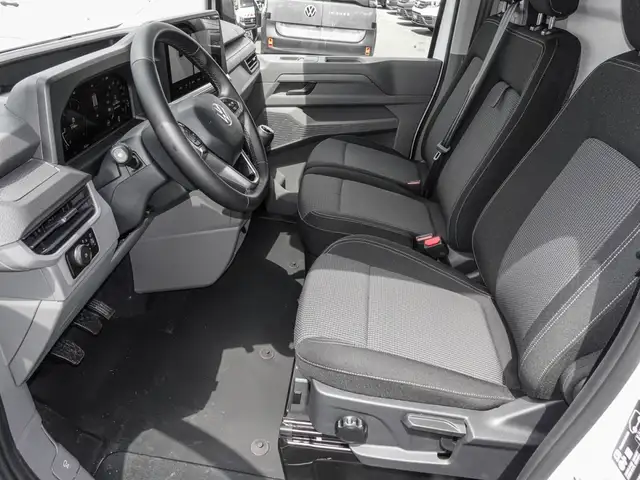 Volkswagen Transporter view 11