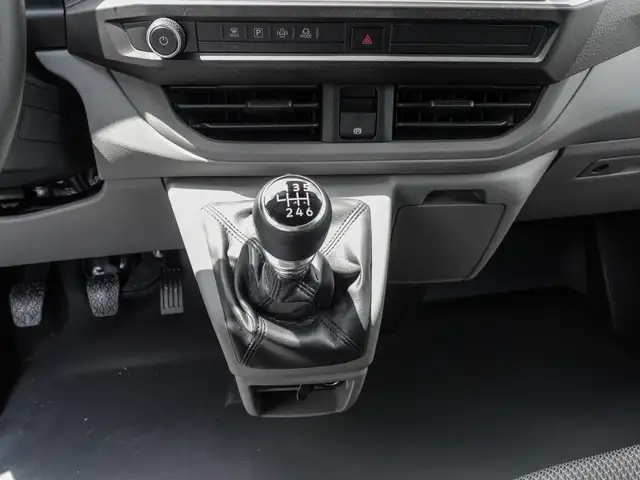 Volkswagen Transporter view 9