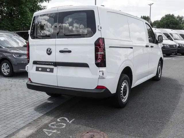 Volkswagen Transporter view 3