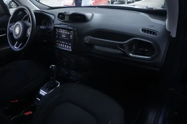 Jeep Renegade view 8