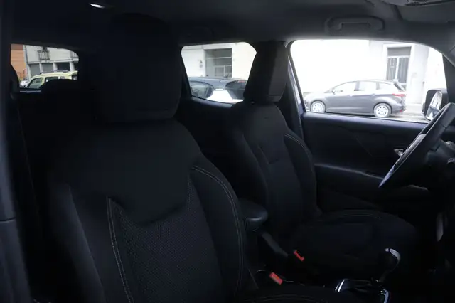 Jeep Renegade view 6