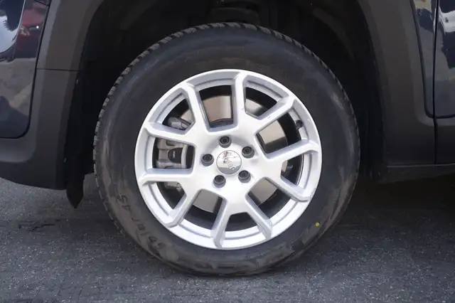 Jeep Renegade view 5