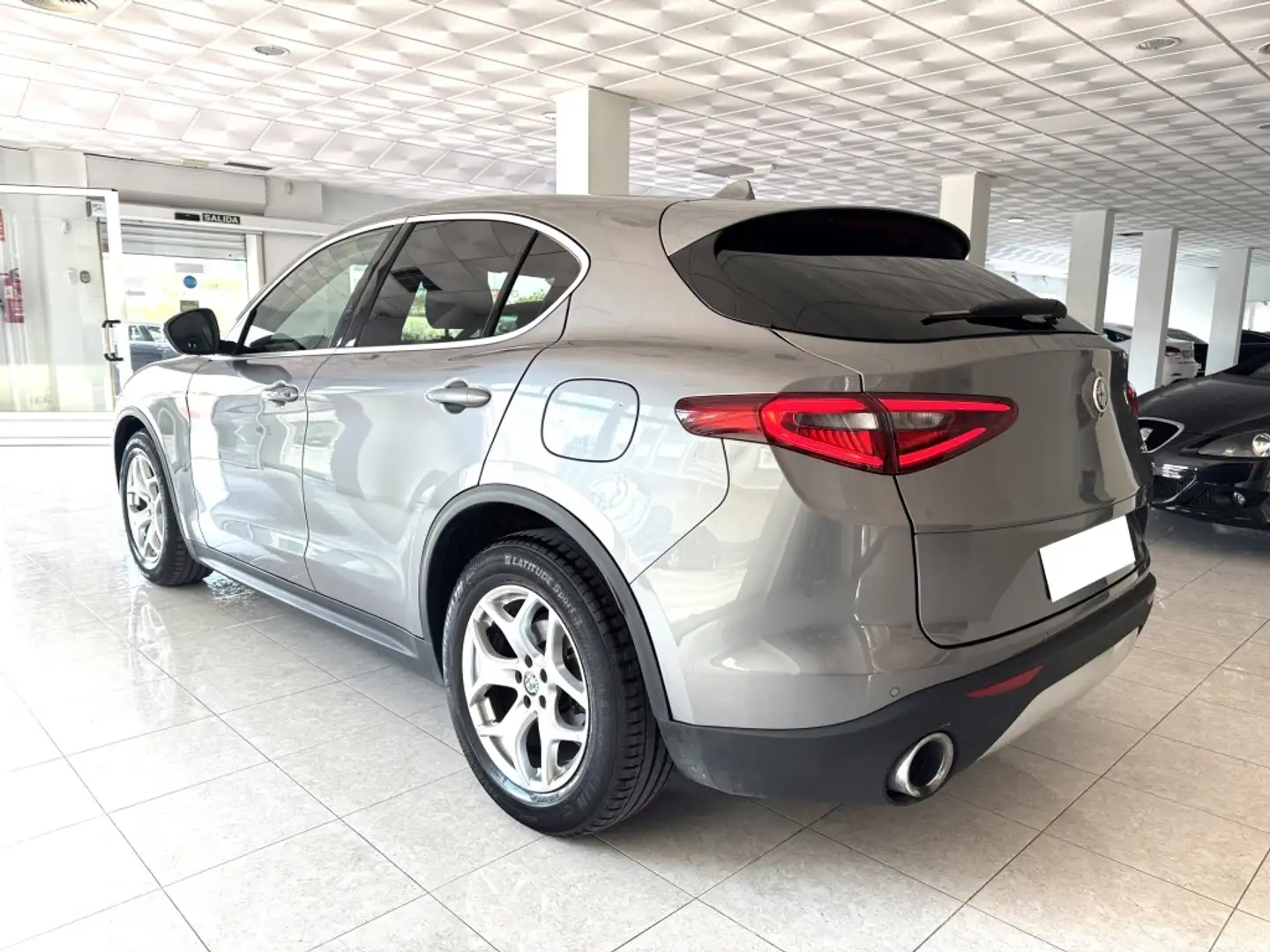 Alfa Romeo Stelvio 2.2 Executive RWD 190 Aut. Gris - 2