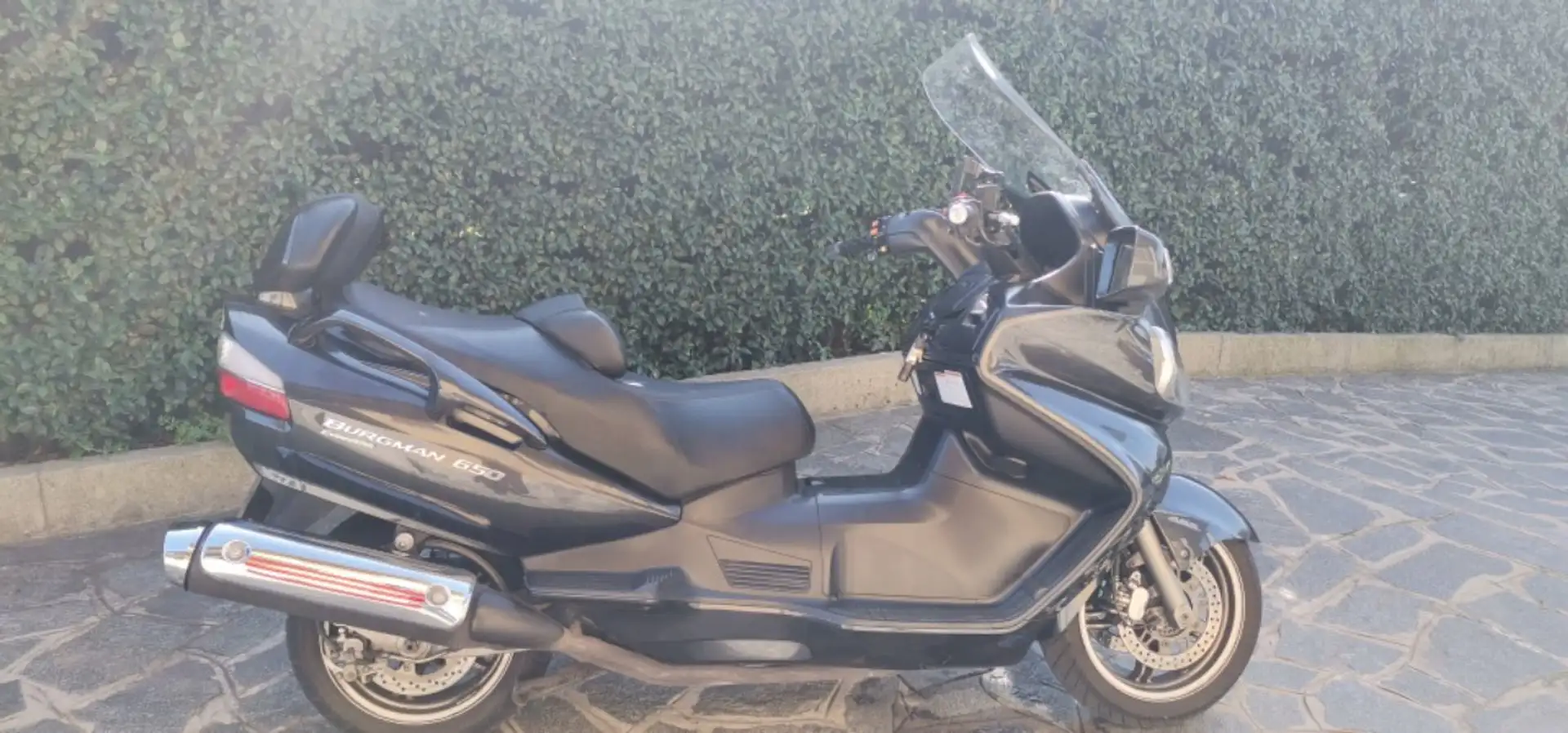 Suzuki Burgman 650 EXECUTIV ABS Negru - 1