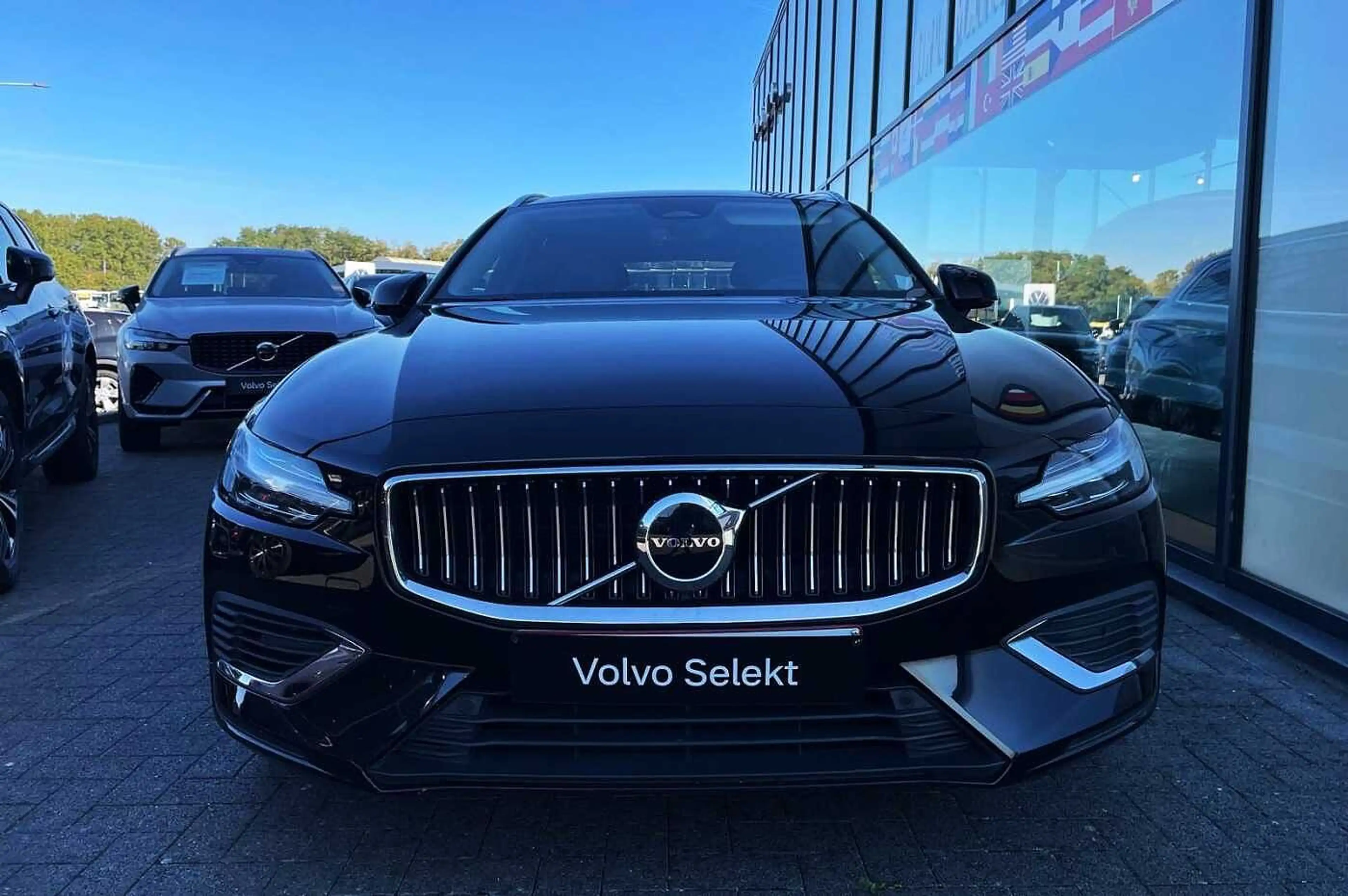 Volvo V60 Plus, T6 AWD Hybride rechargeable 'GARANTIE 3 ANS' — photo 2