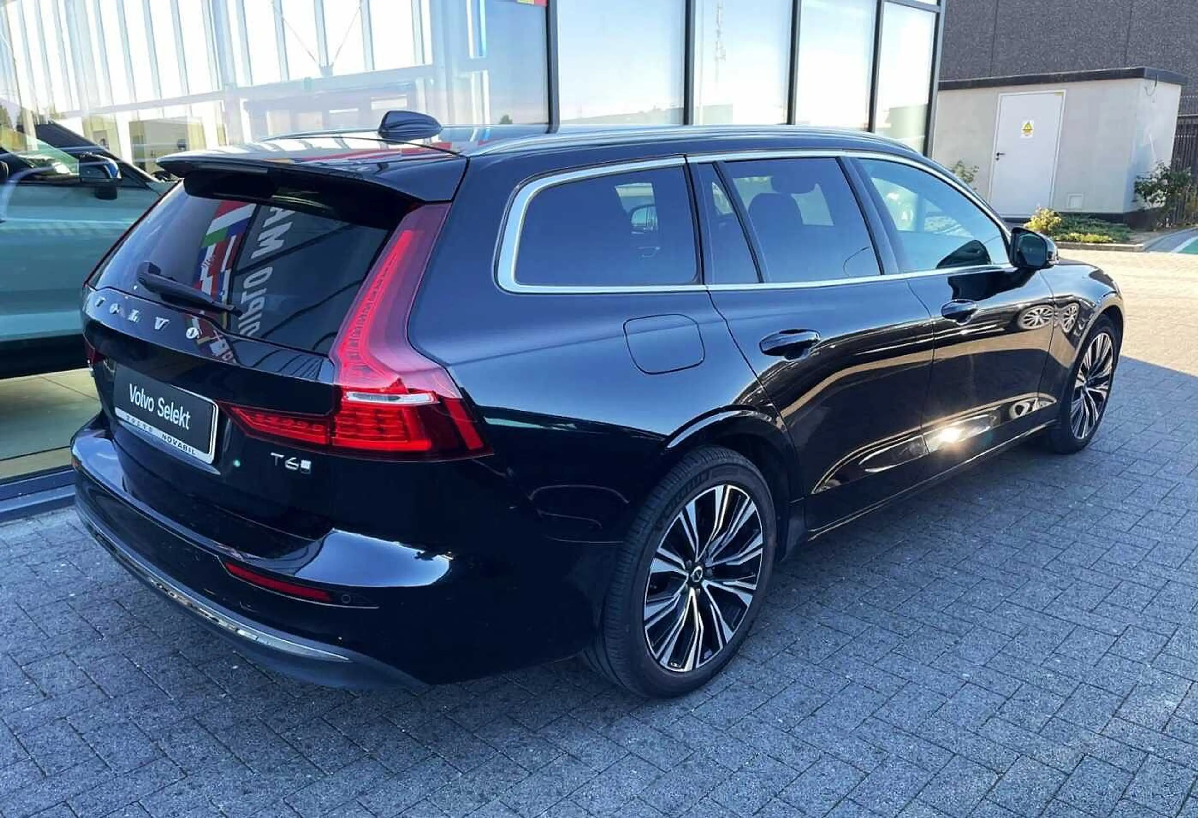 Volvo V60 Plus, T6 AWD Hybride rechargeable 'GARANTIE 3 ANS' — photo 4