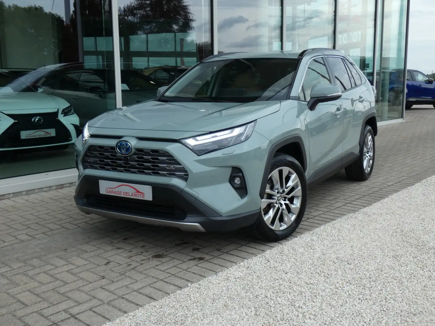 Toyota RAV 4 hybrid AWD Premium +Zetelventilatie LEDER Trekhaak Groen - 2