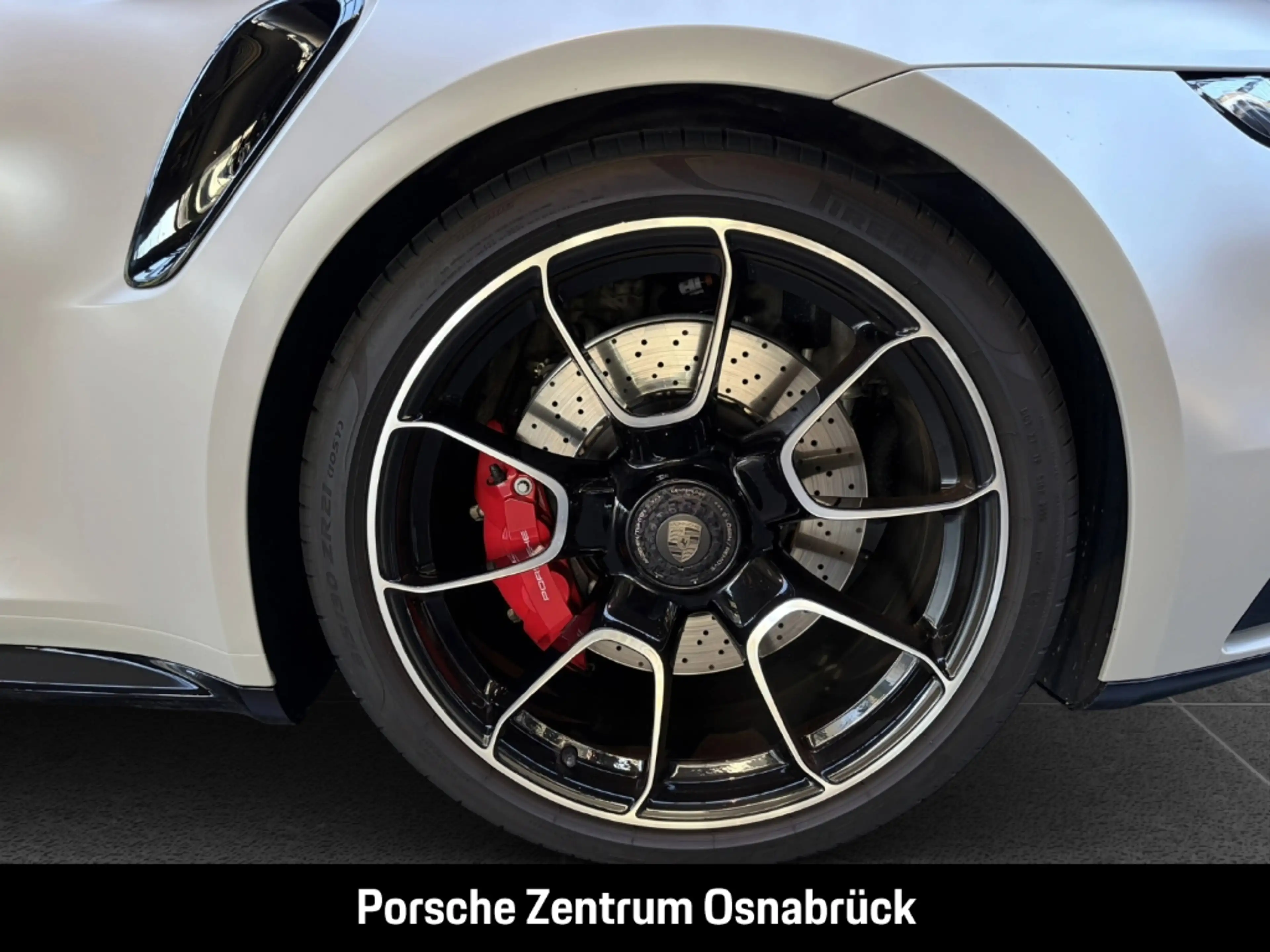 Porsche 992 (911) Turbo Cabriolet — photo 12