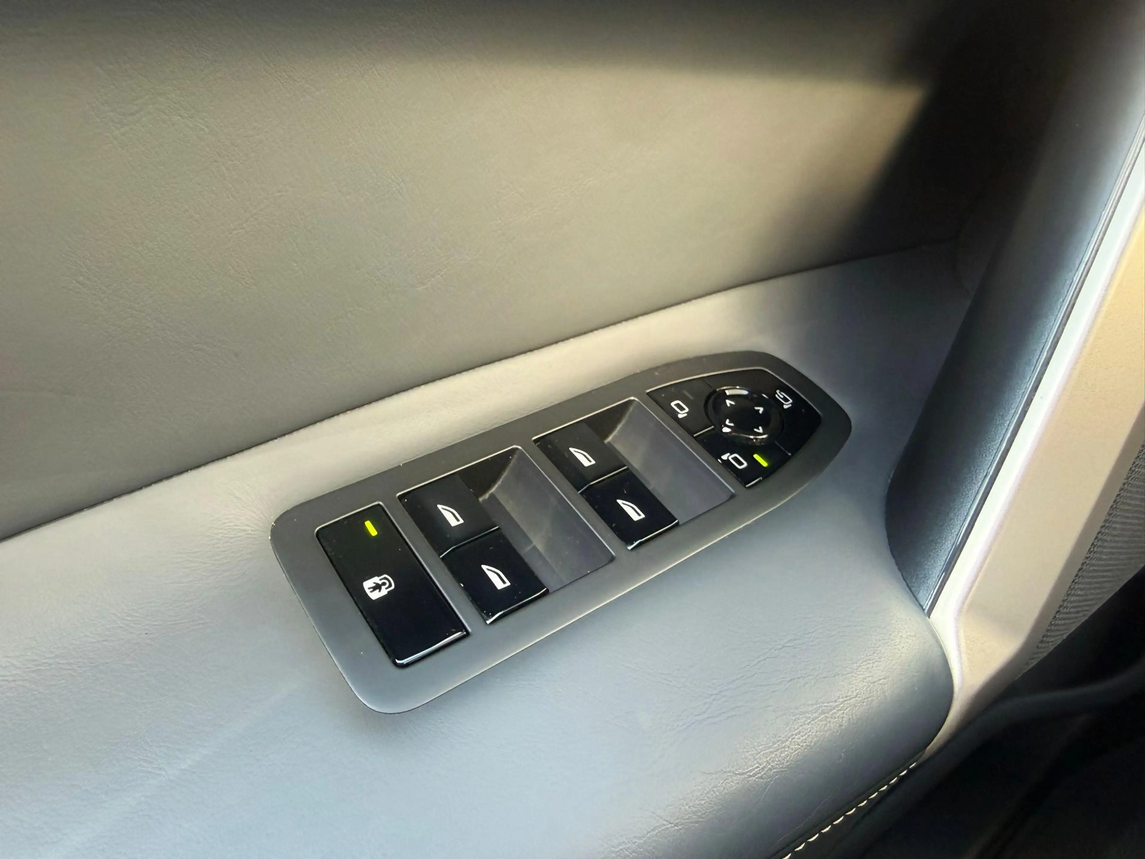 BMW iX M60 Excellence Sky/Massage/Softclose/Trekhaak — photo 15