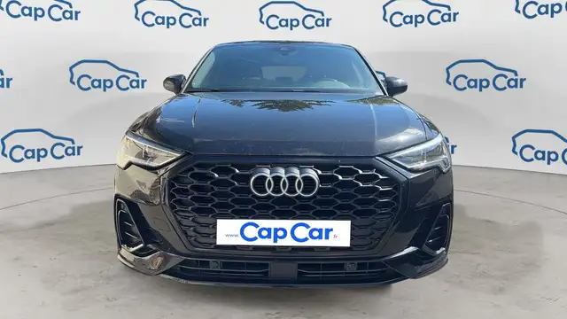 Audi Q3 view 5