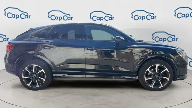 Audi Q3 view 4