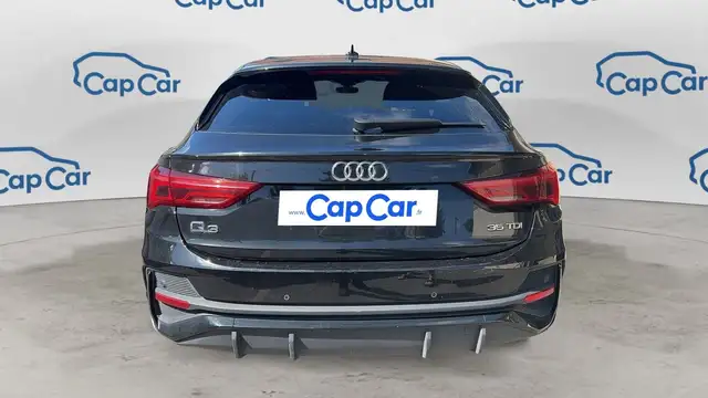 Audi Q3 view 3