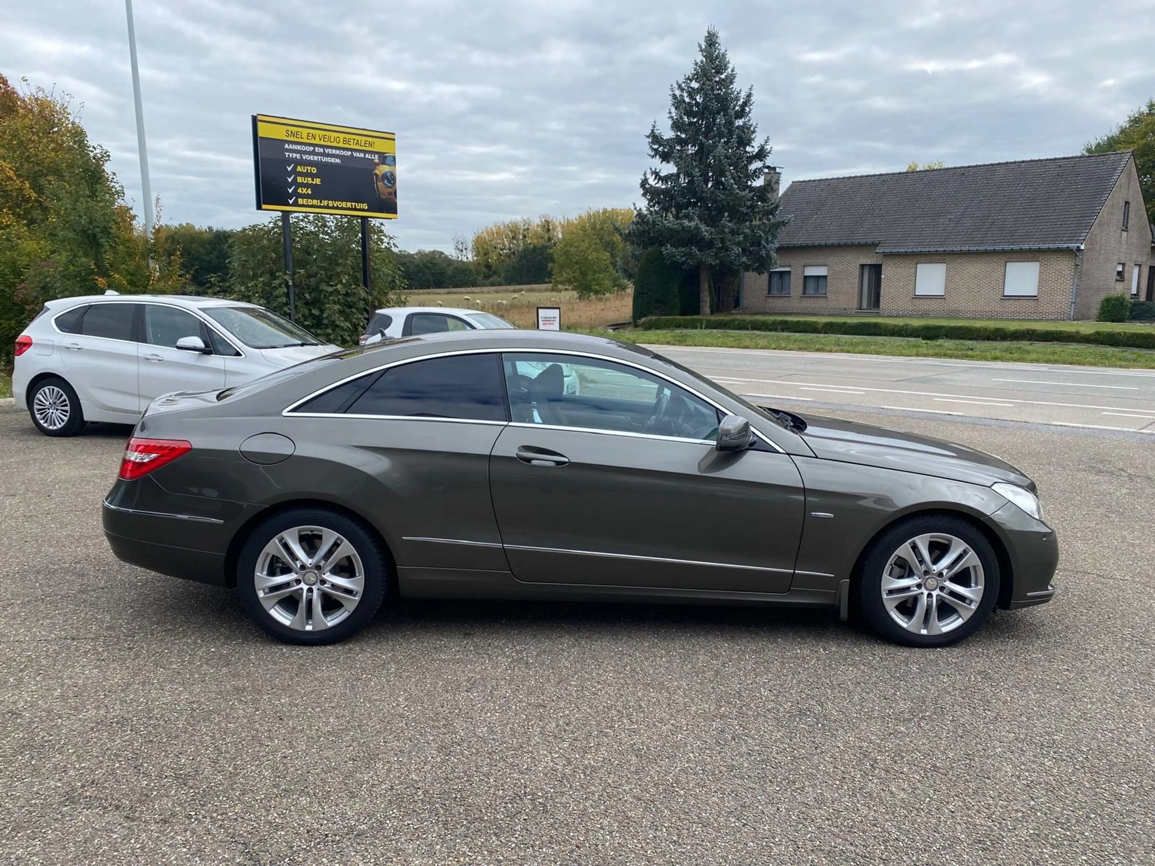 Mercedes-Benz E 220 COUPE BE Avantgarde ** GARANTIE ** CAR PASS ** — photo 4