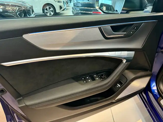 Audi S6 view 8