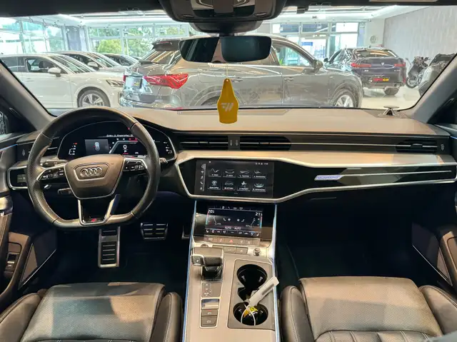 Audi S6 view 11