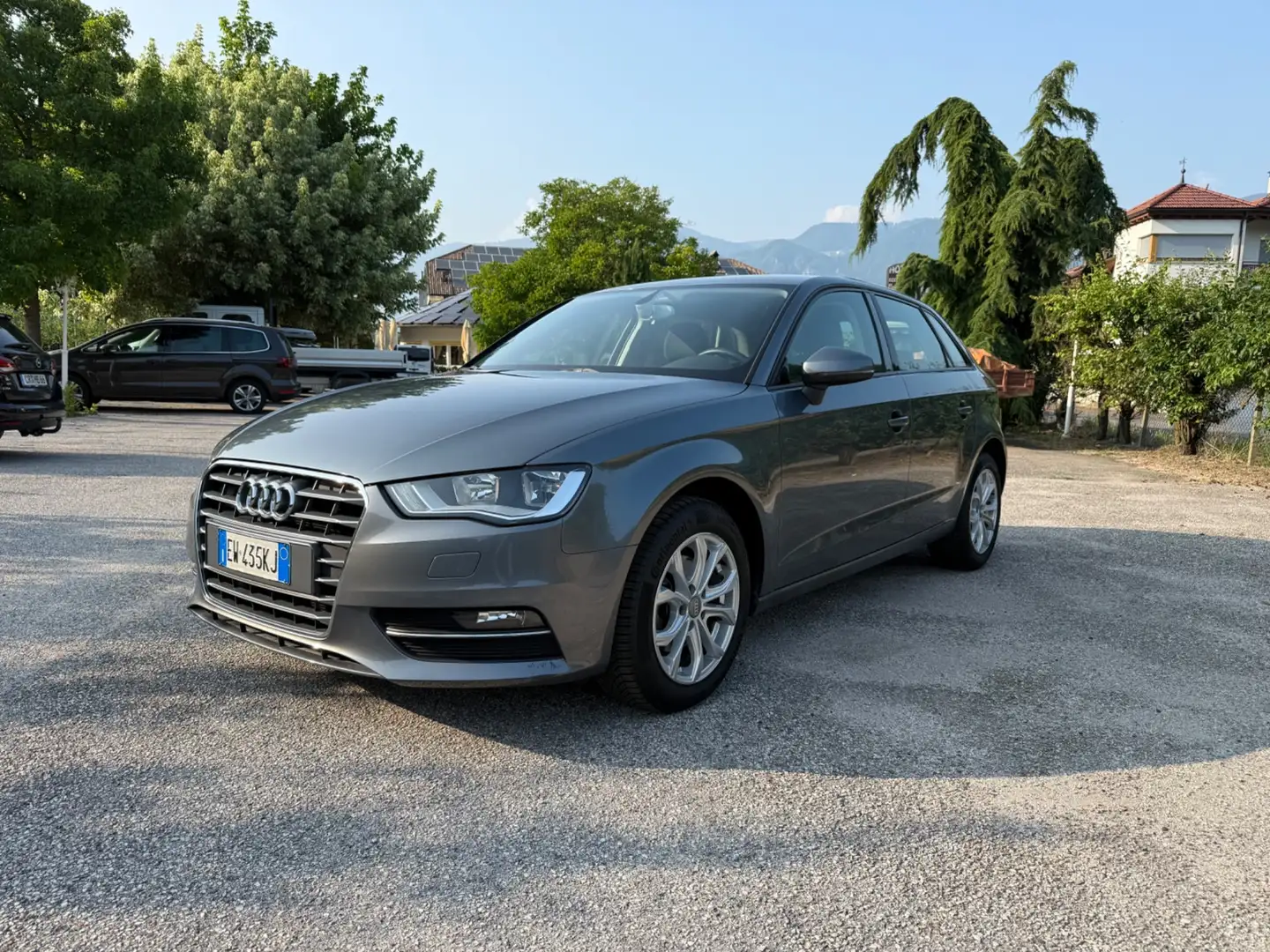 Audi A3 SPB 1.6 TDI clean diesel S tronic Ambiente Grigio - 2