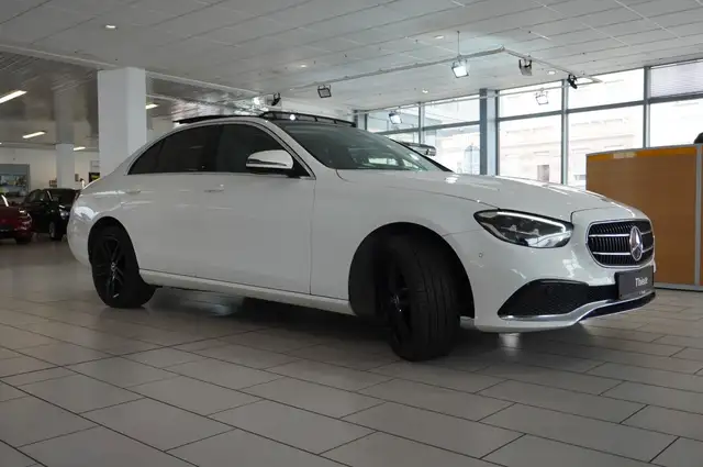 Mercedes-Benz 300 view 6
