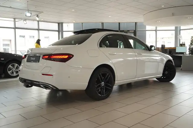 Mercedes-Benz 300 view 8
