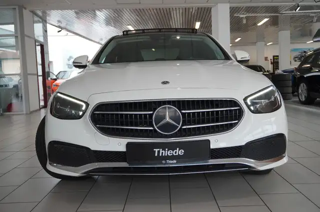 Mercedes-Benz 300 view 5
