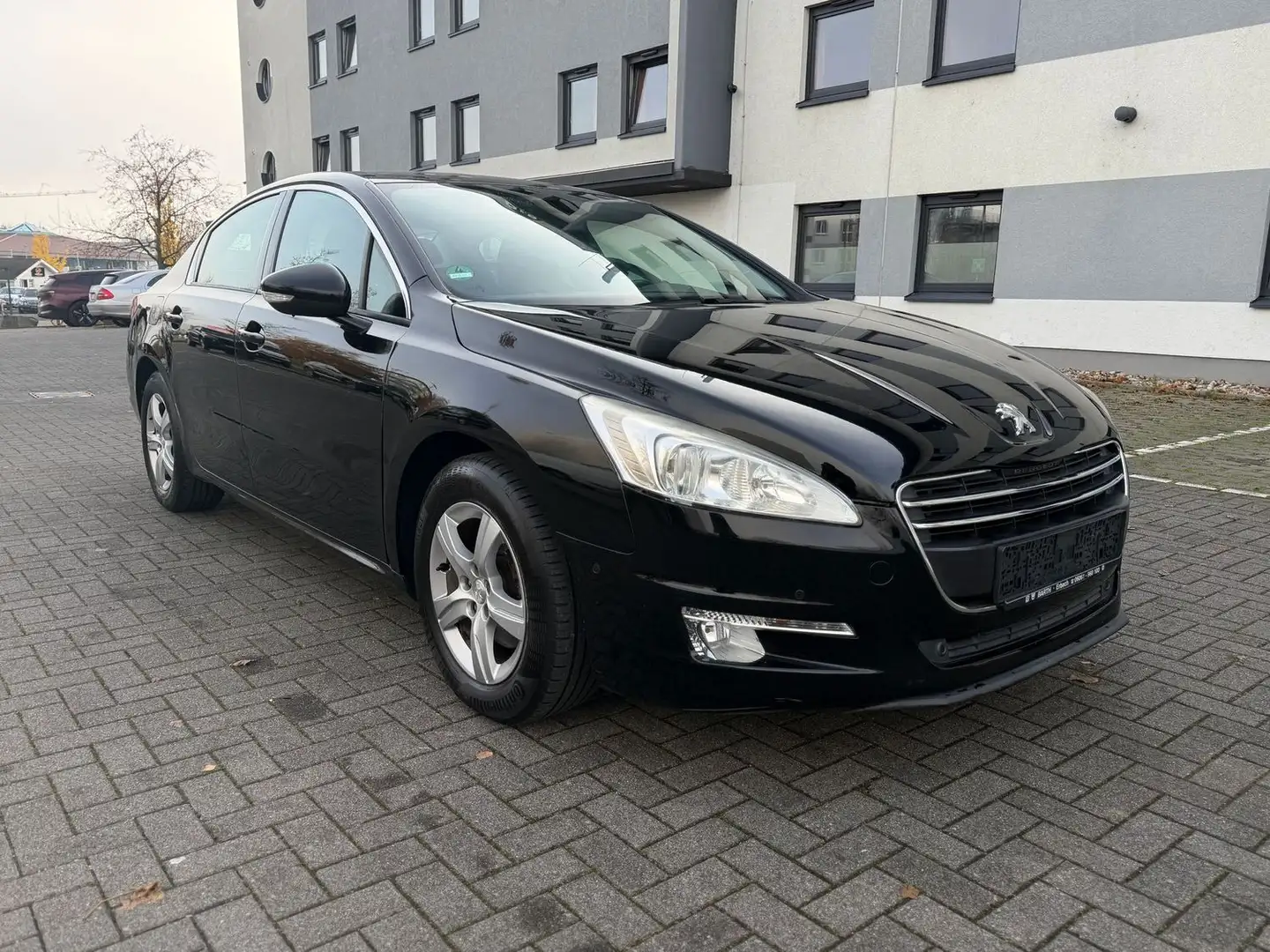 Peugeot 508 Active 1.6 Schwarz - 2