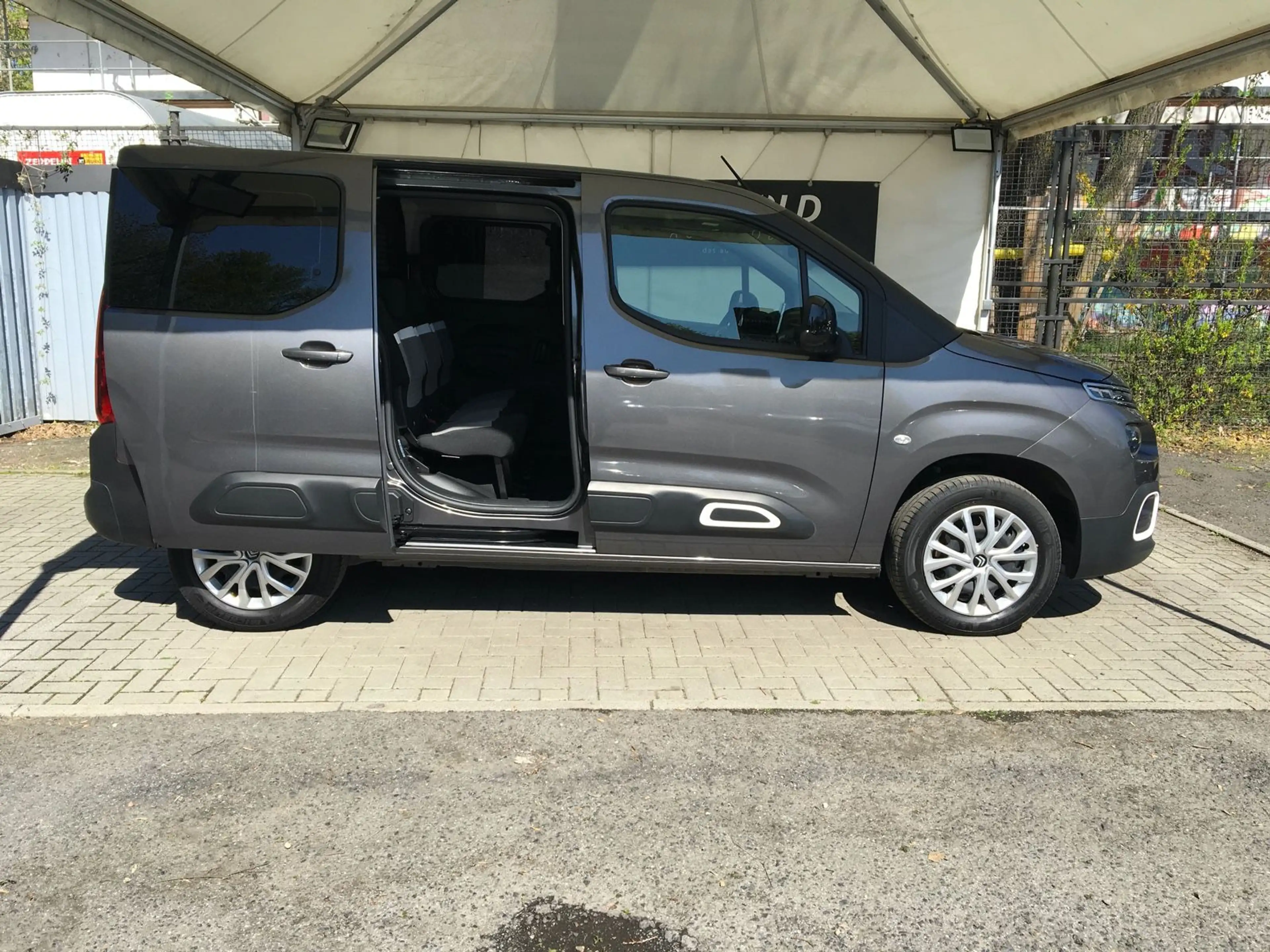 Citroen Berlingo 1.5 MPV Feel M/1.H/Navi/Temp/Spurhalte — photo 4