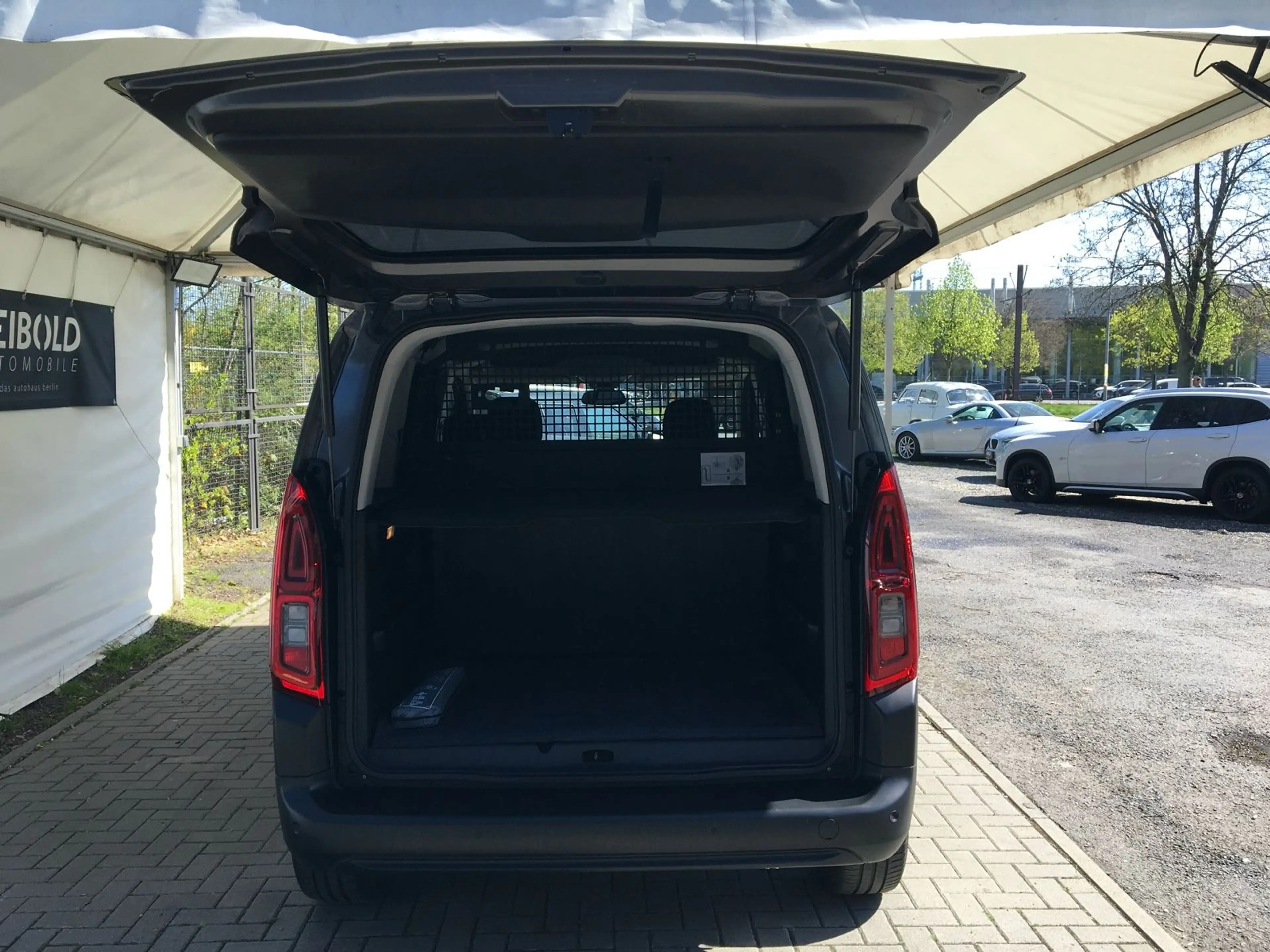 Citroen Berlingo 1.5 MPV Feel M/1.H/Navi/Temp/Spurhalte — photo 9