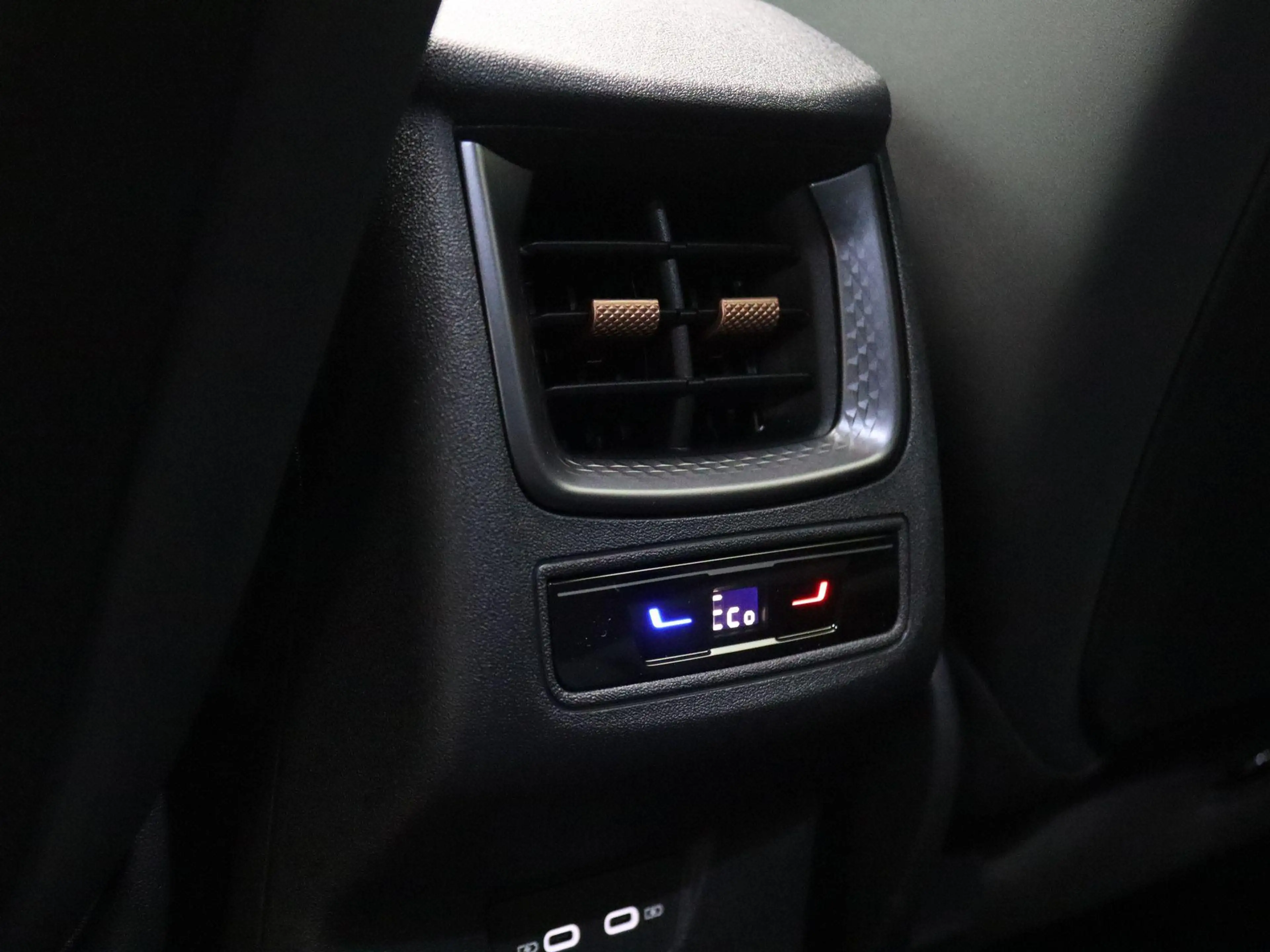 CUPRA Terramar 1.5 TSI e-Hybrid VZ Performance 272PK DSG Panorama — photo 46